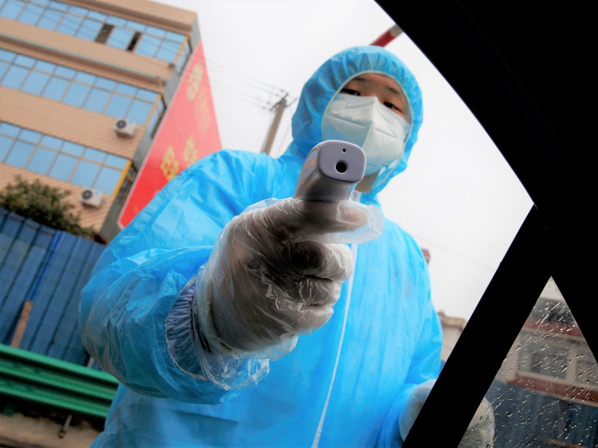 May do than nhiet hong ngoai co hieu qua ngan dich virus corona? hinh anh