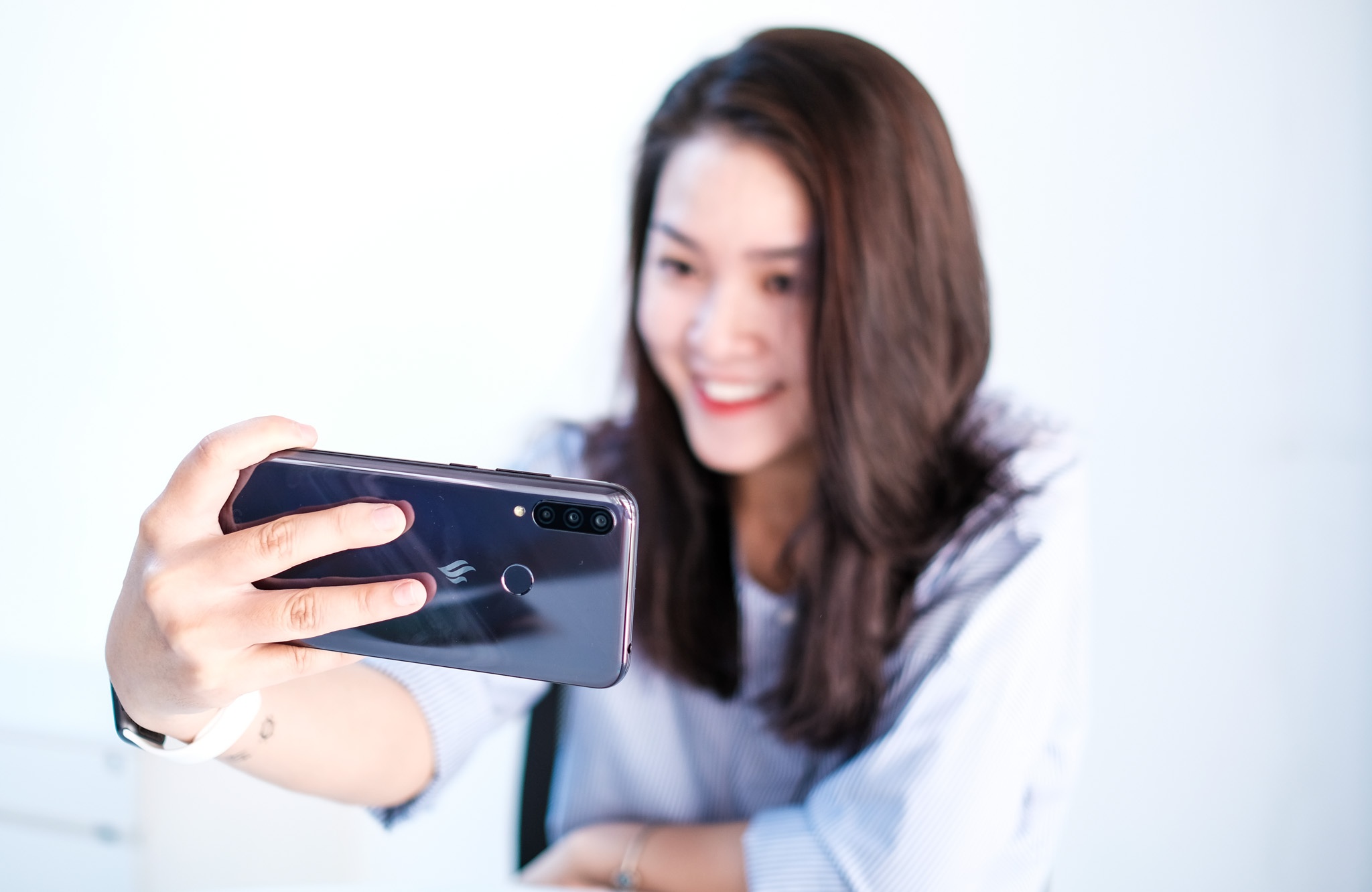 Chi tiet Vsmart Joy 3 - pin lon, 3 camera sau, gia 2,3 trieu dong hinh anh