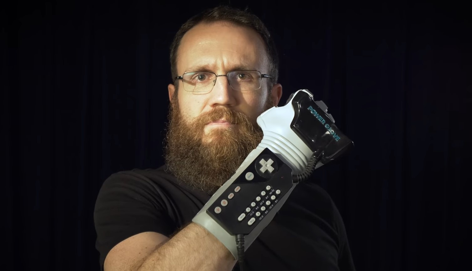 Choi game bang gang tay Power Glove cua Nintendo hinh anh