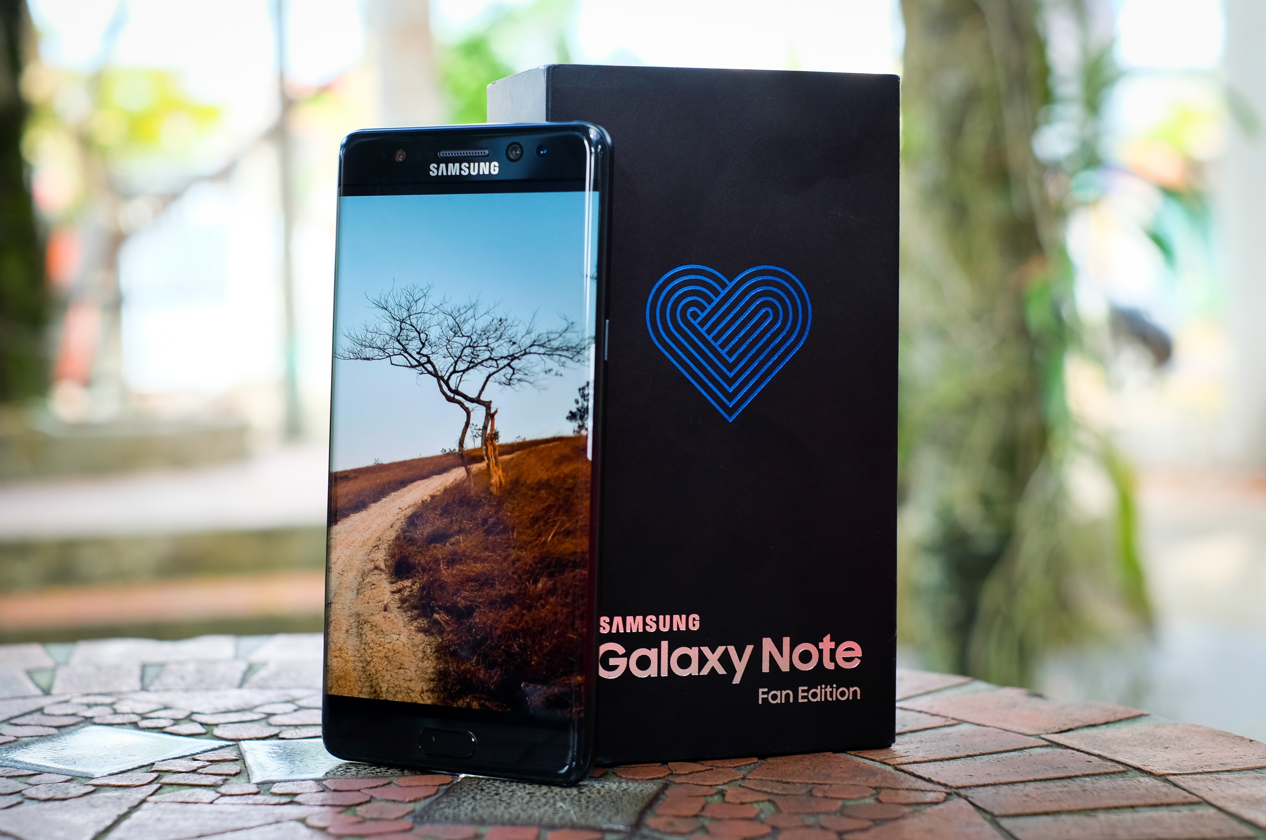 Loat smartphone duoi 5 trieu dong anh 1