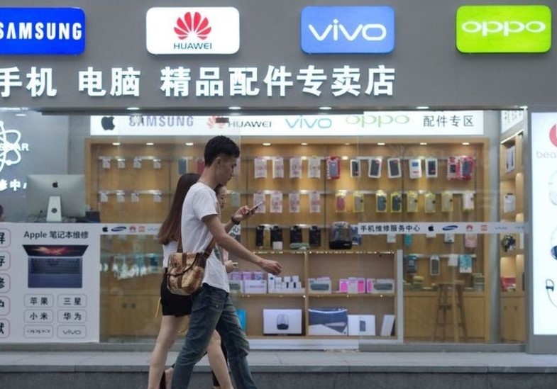 Covid-19 co the lam sup do thi truong smartphone Trung Quoc hinh anh