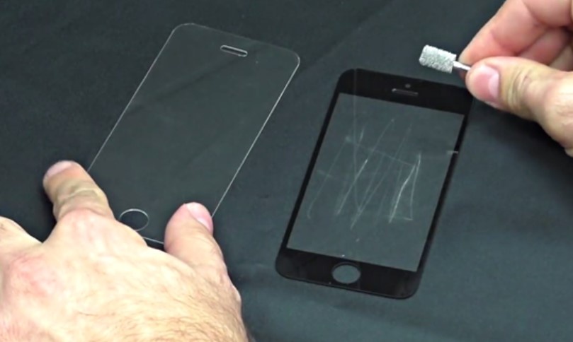 So do ben cua iPhone dung kinh sapphire va kinh thuong hinh anh