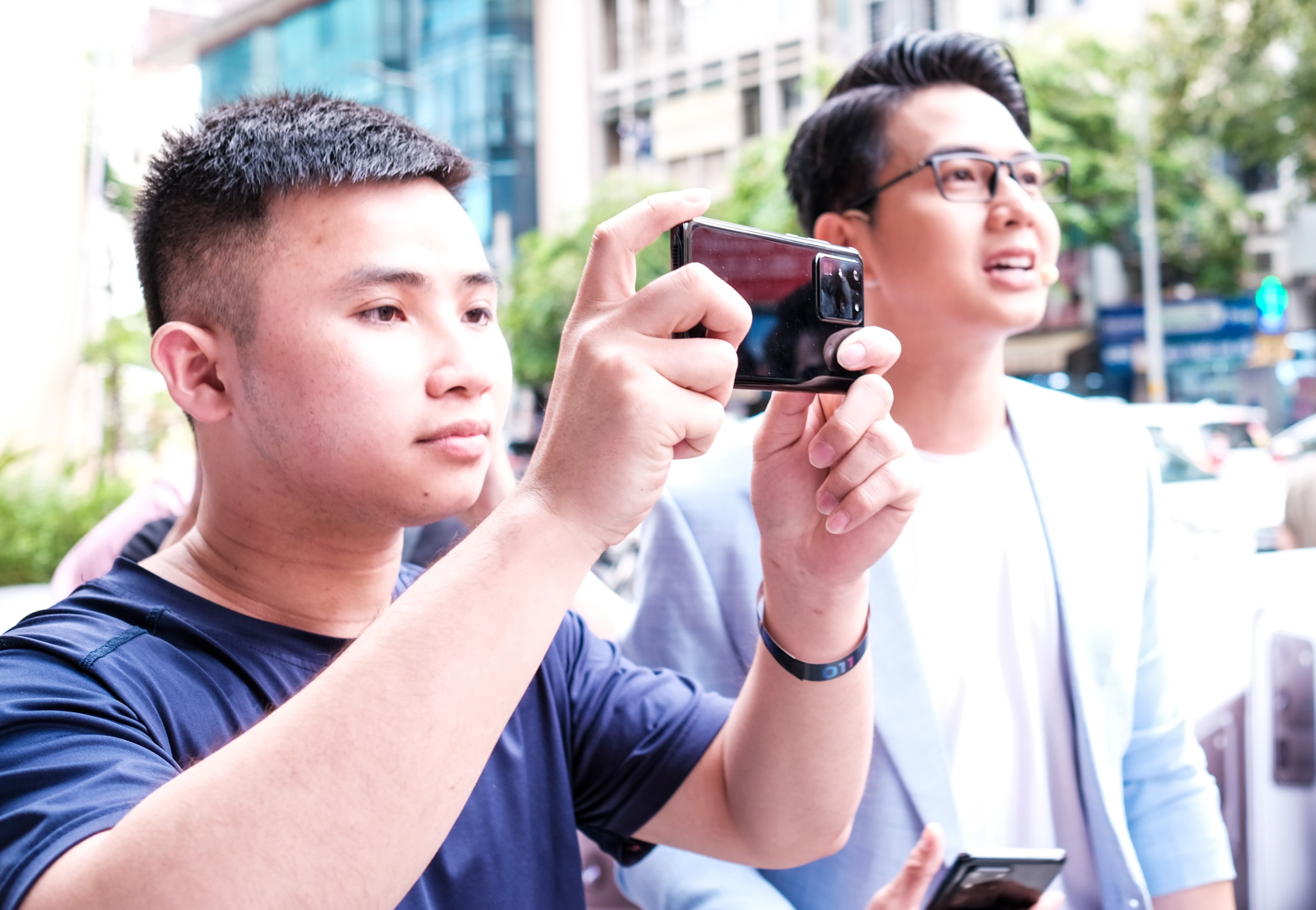 Galaxy S20 mo ban o VN - fan xep hang tu som, trai nghiem zoom 100x hinh anh