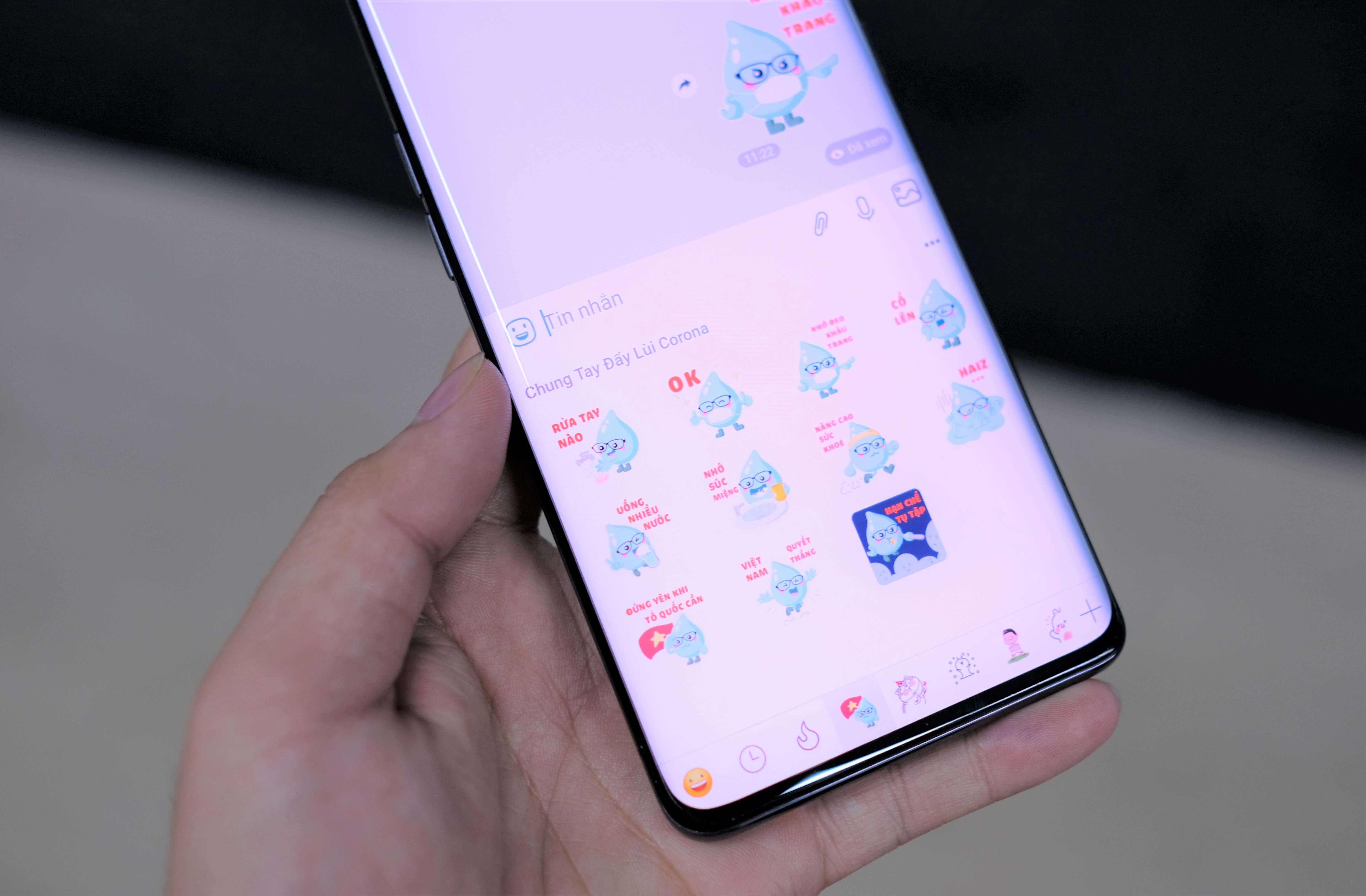 Khuyen cao phong Covid-19 cua Bo Y te duoc dua vao sticker tren Zalo hinh anh