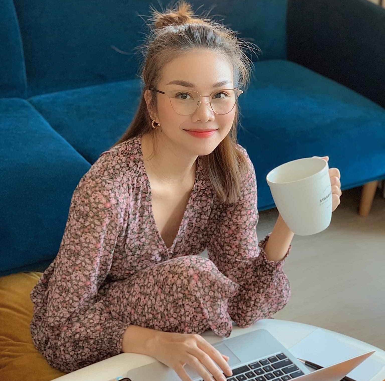 Shark Linh, Thanh Hang va gioi cong nghe VN chup anh lam viec tai nha hinh anh