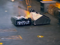 Robot bi knock-out, boc chay tren san dau hinh anh