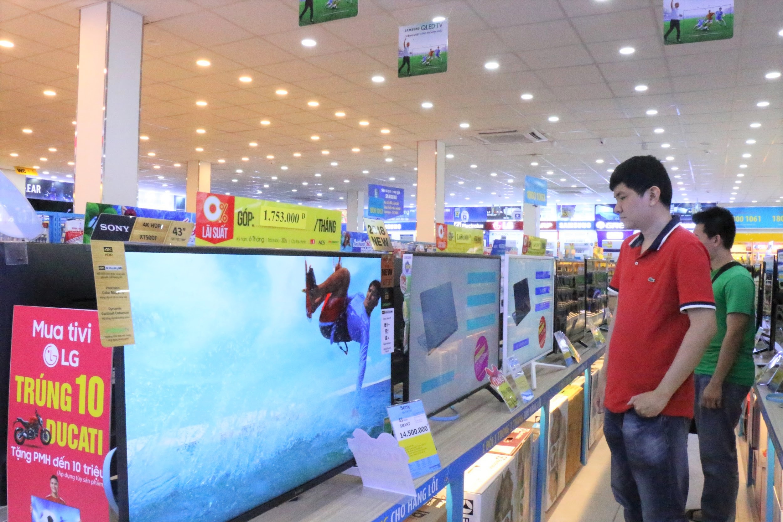 Nhieu mau TV dang giam gia hinh anh