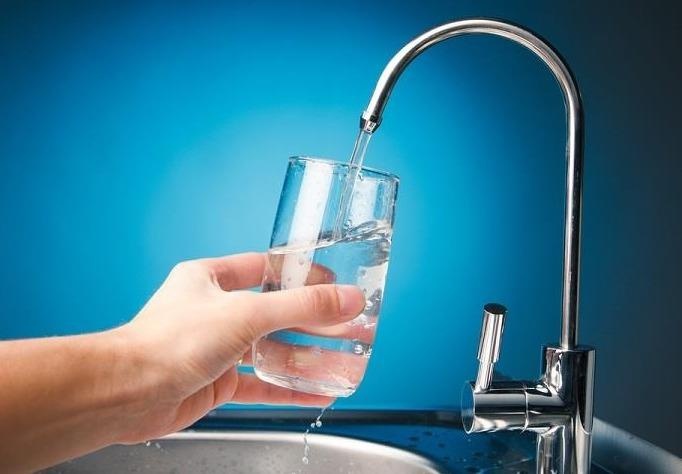 Duoi 5 trieu nen mua may loc nuoc nao tot cho gia dinh? hinh anh