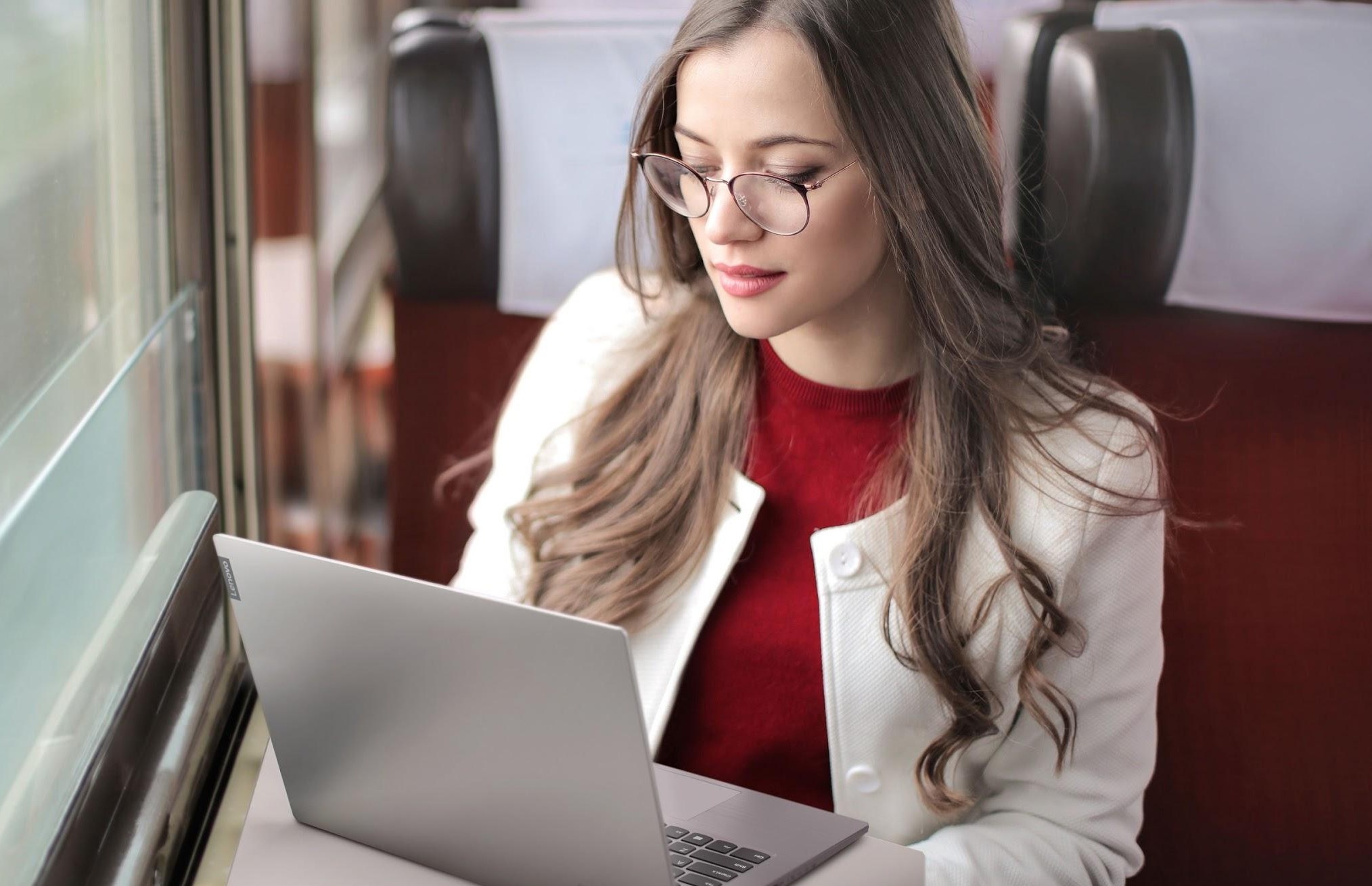 Toi da tiet kiem dien nhu the nao khi lam viec o nha mua dich hinh anh