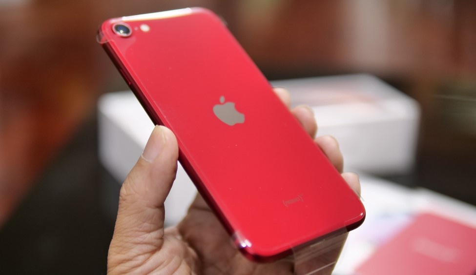 iPhone SE 2020 vua ve Viet Nam da giam gia manh hinh anh