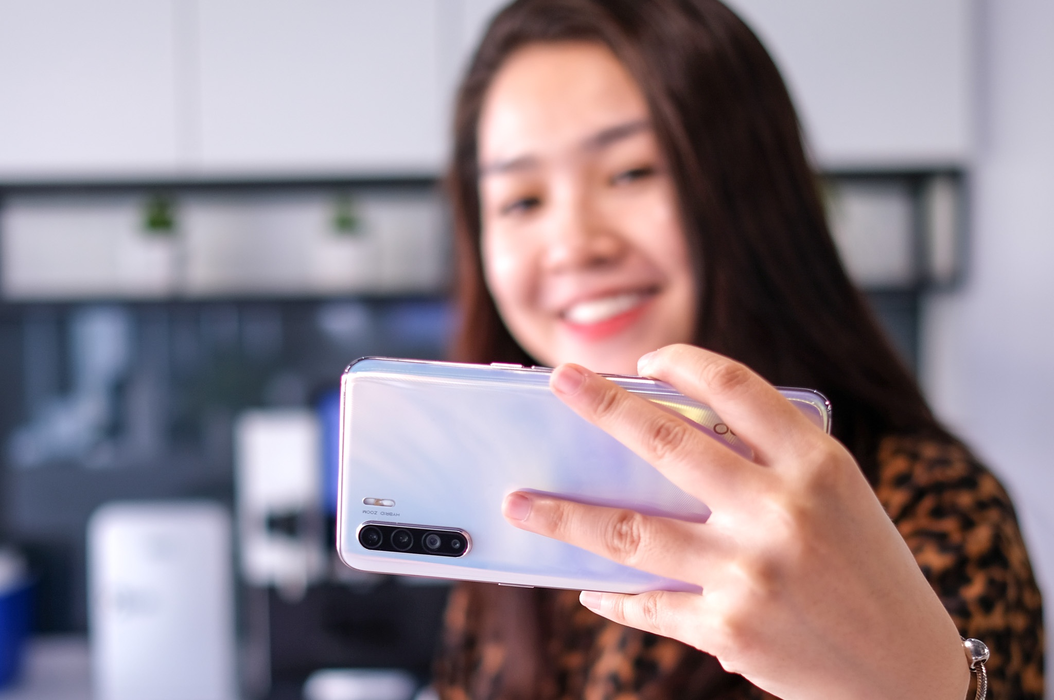 Chi tiet Oppo Reno 3 - camera selfie 44 MP, gia du kien 9 trieu dong hinh anh