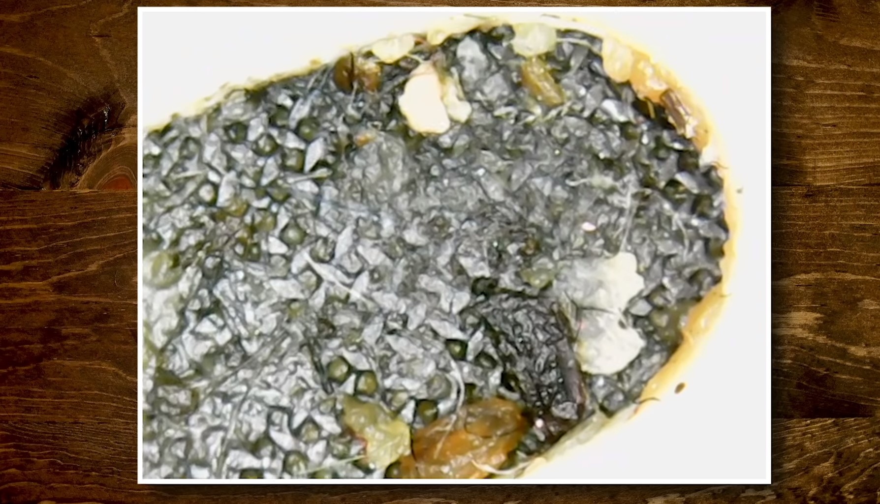 Hinh anh dang so ve chiec tai nghe ban duoi kinh hien vi hinh anh