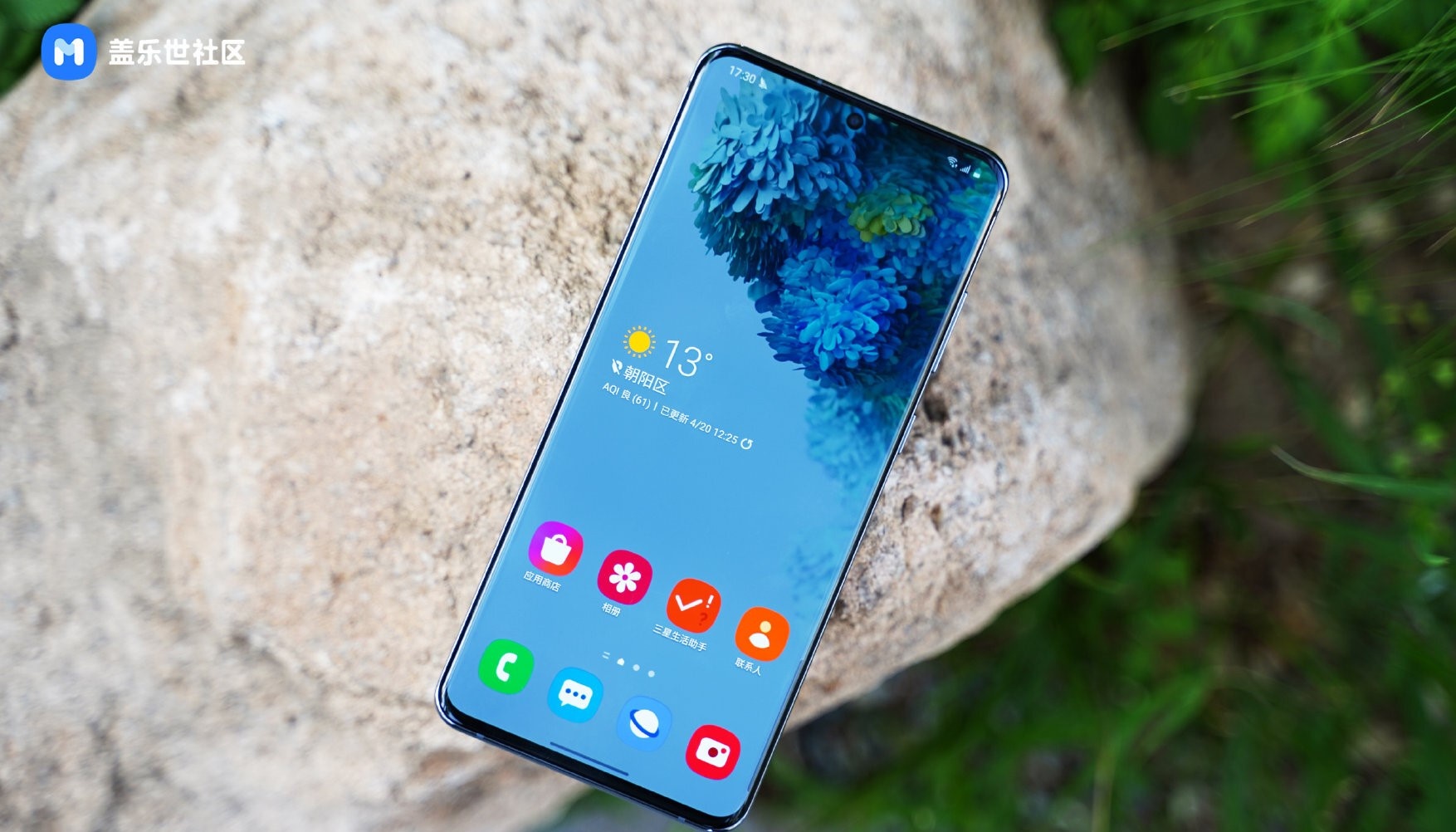 Loat smartphone vua len ke tai Viet Nam anh 8