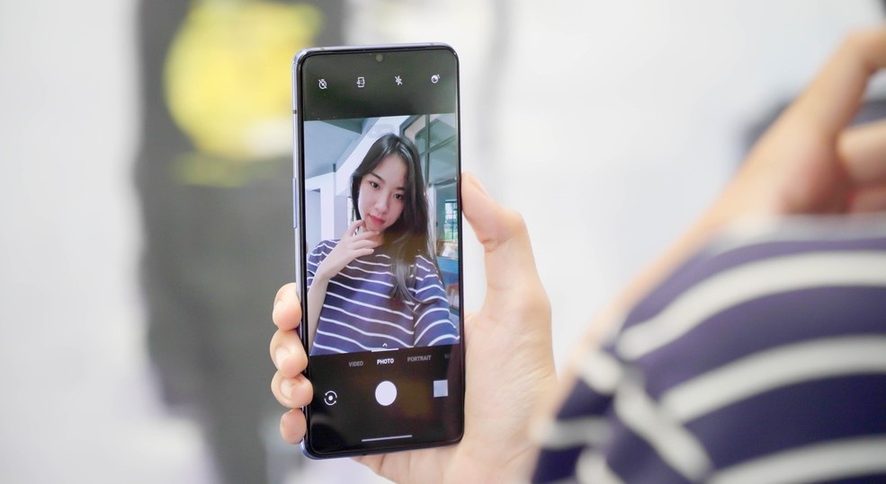 smartphone cao cap nam 2019 dang mua anh 12