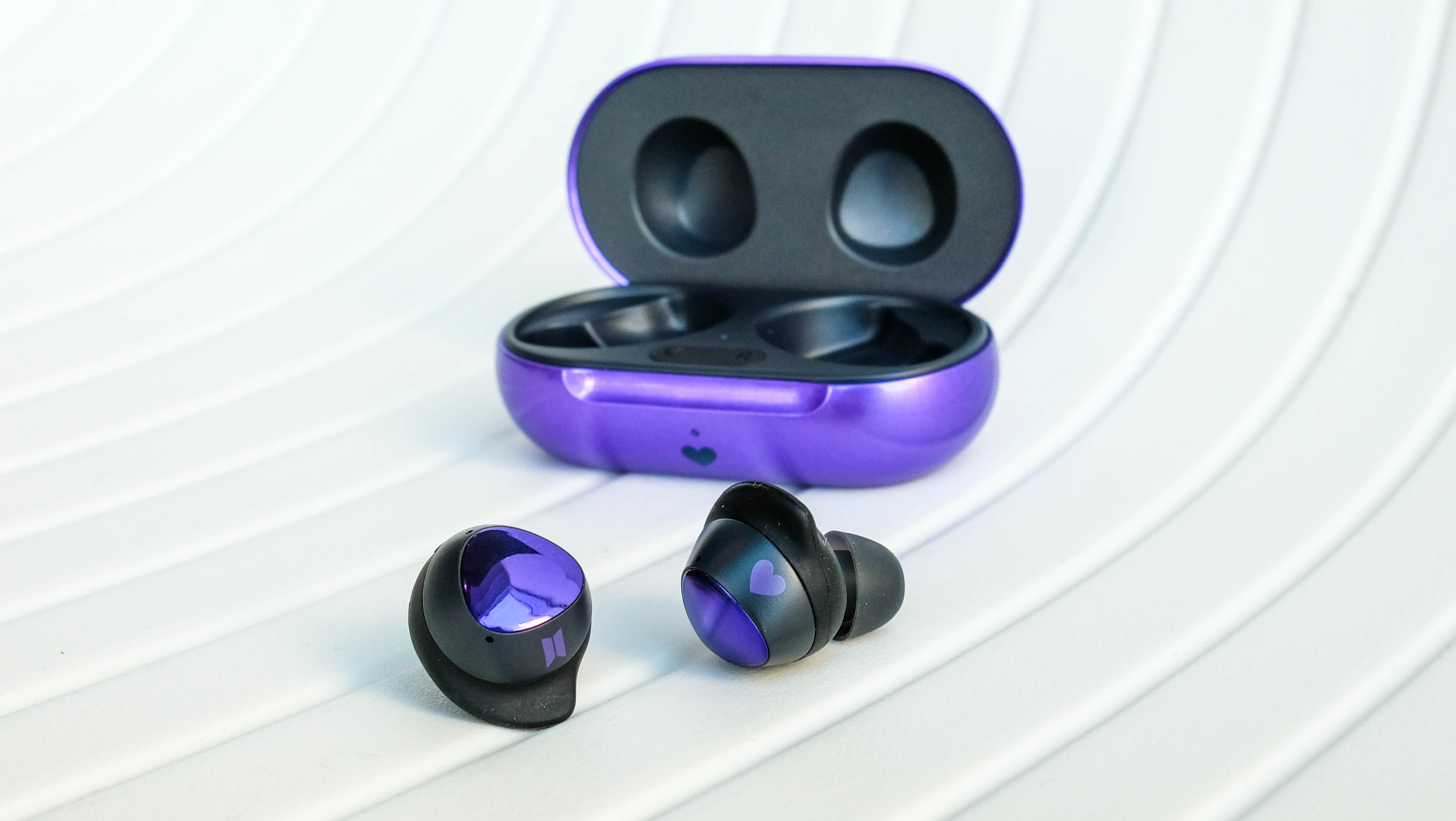 Chi tiet Galaxy S20+ phien ban BTS anh 11