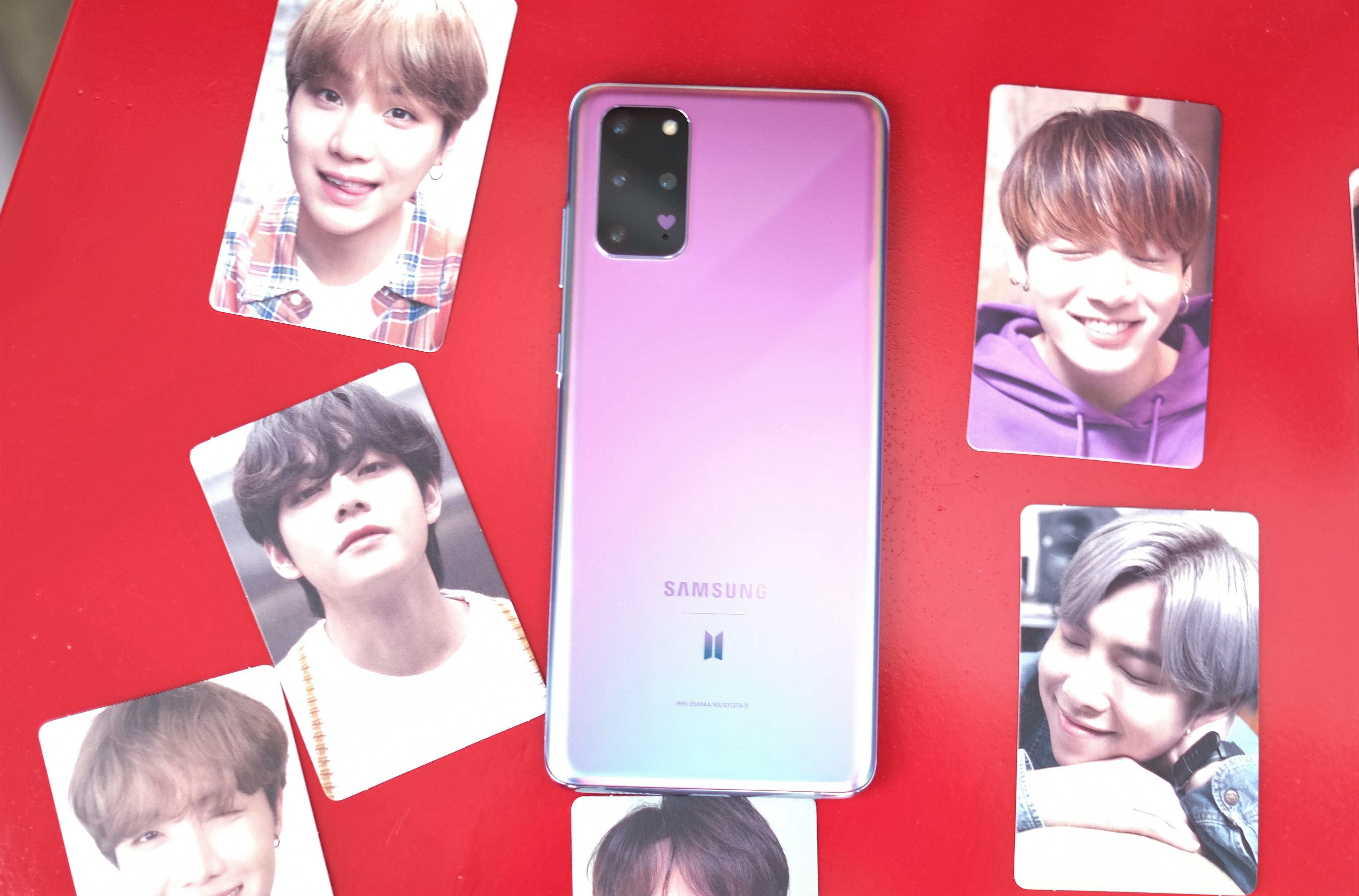 Galaxy S20+ mau tim cho fan BTS ra mat, gia 25 trieu dong hinh anh