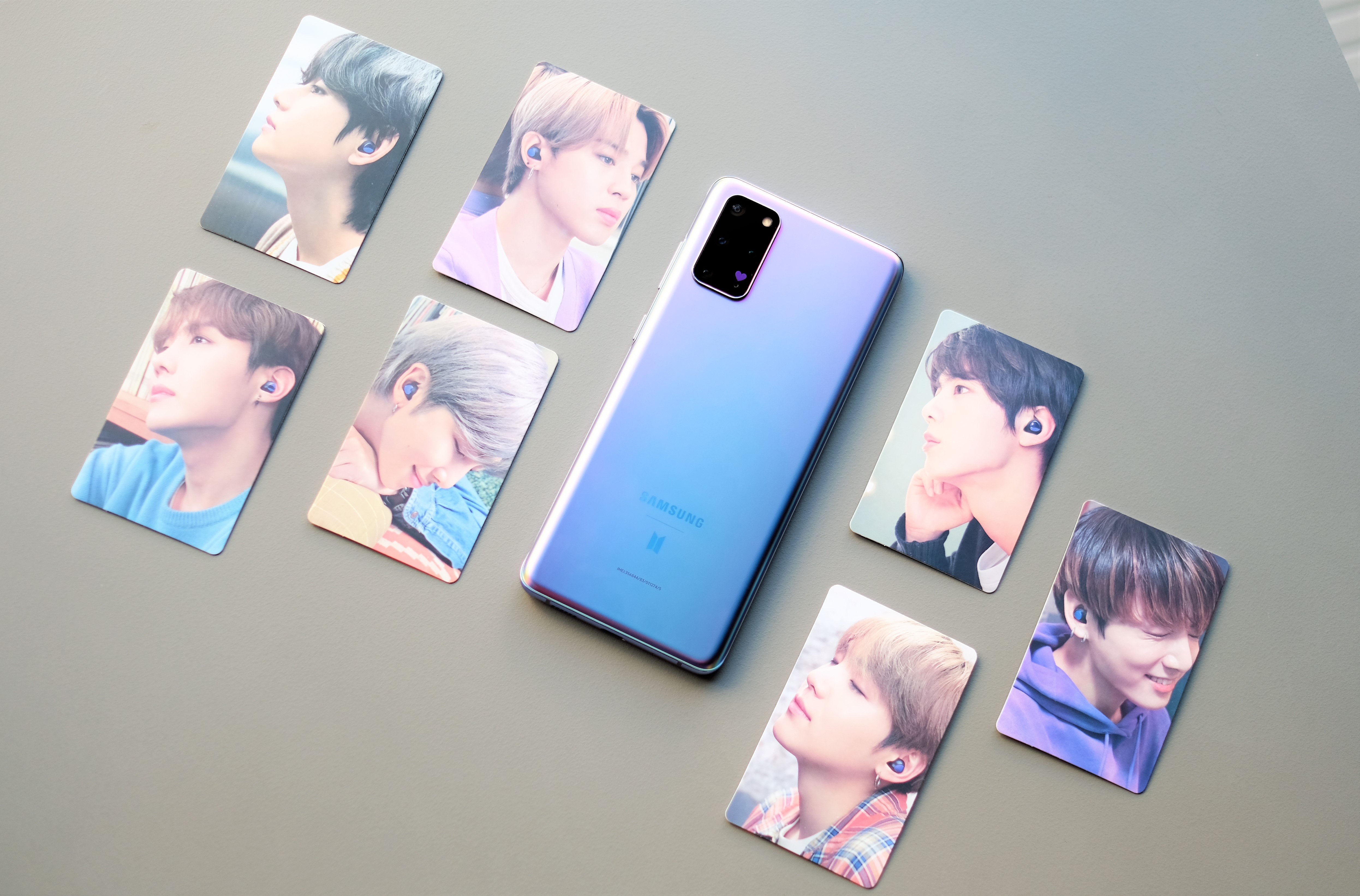 Chi tiet Galaxy S20+ phien ban BTS anh 1