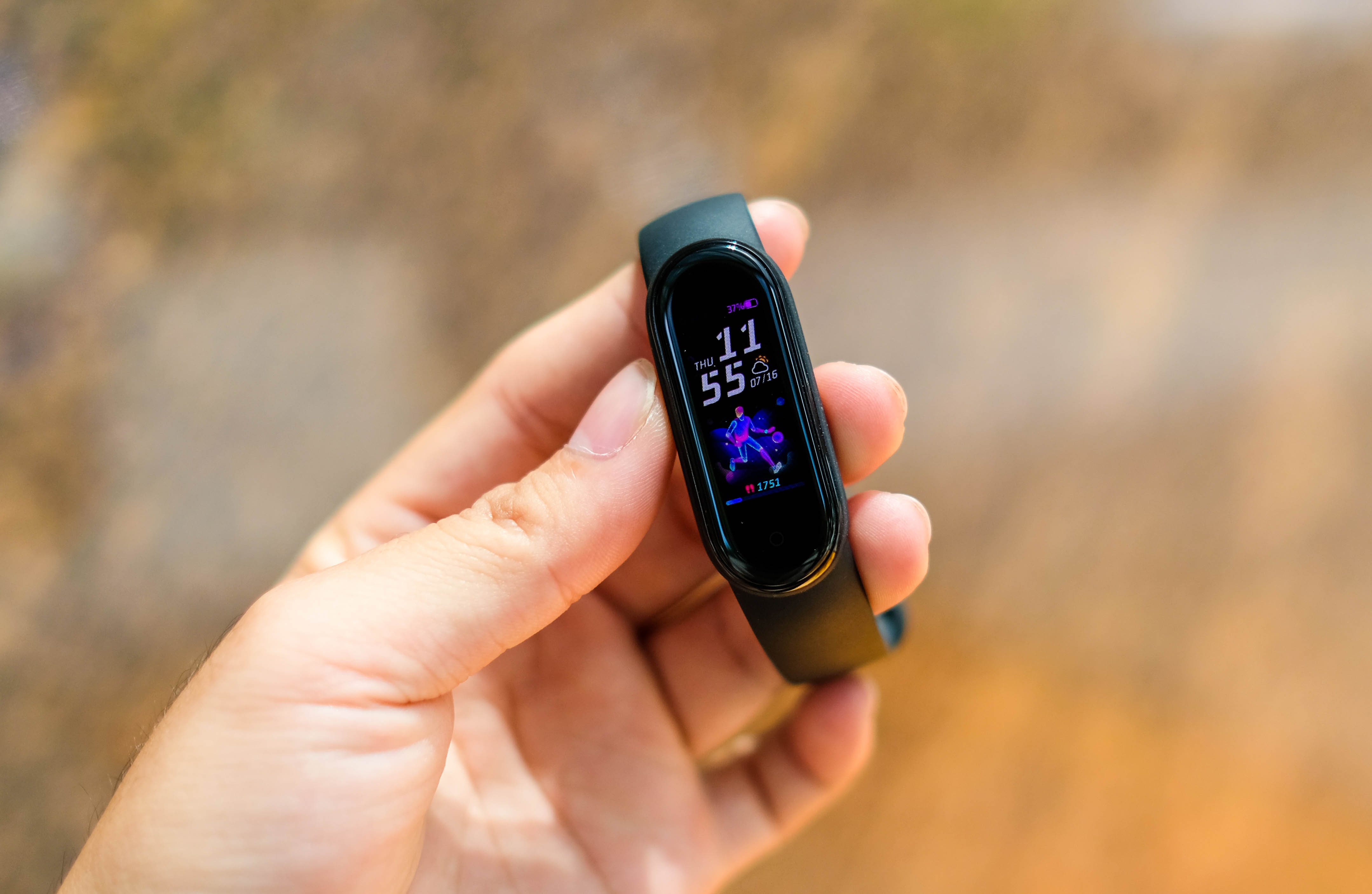 Chi tiet Xiaomi Mi Band 5 anh 2