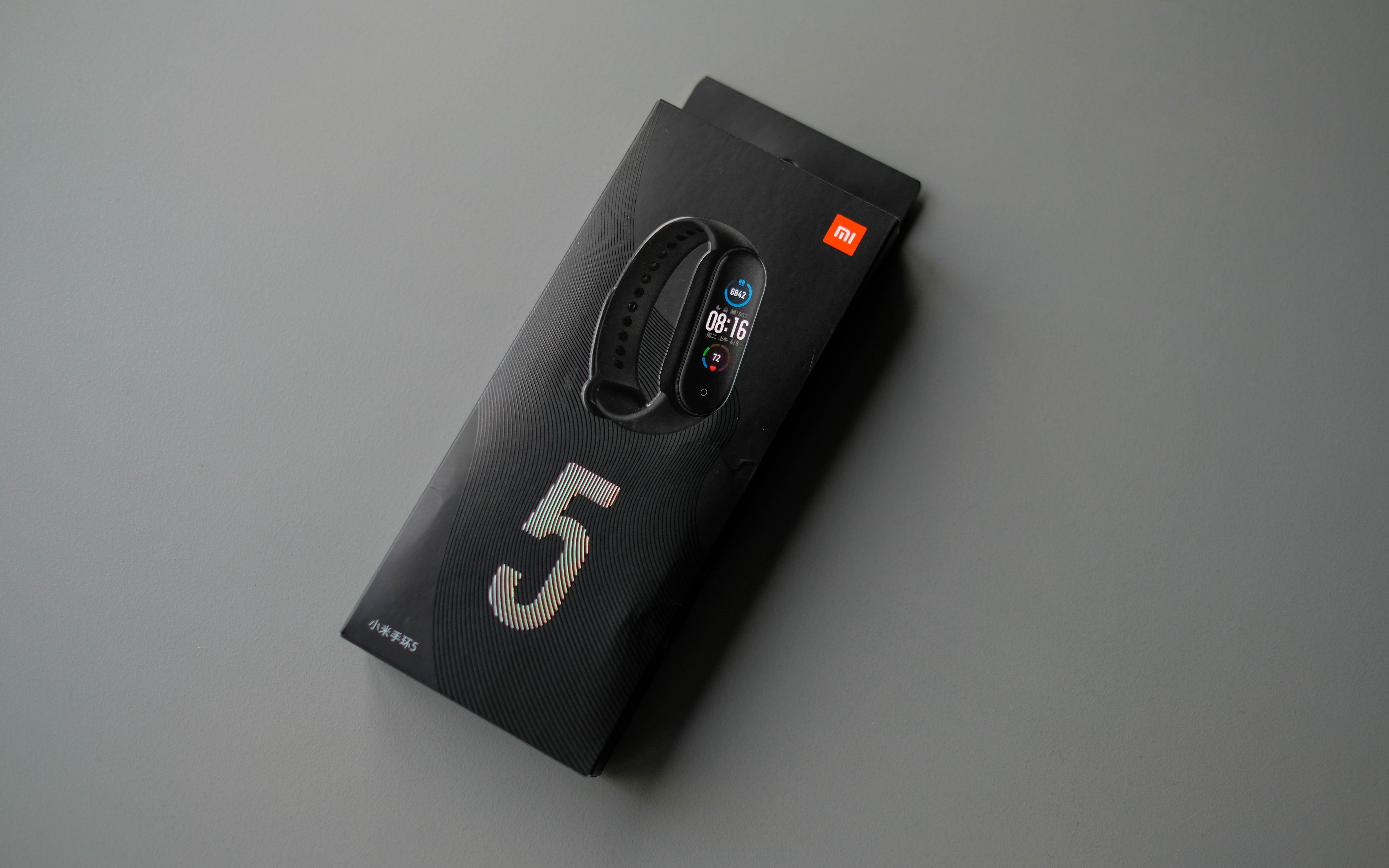 Chi tiet Xiaomi Mi Band 5 anh 1