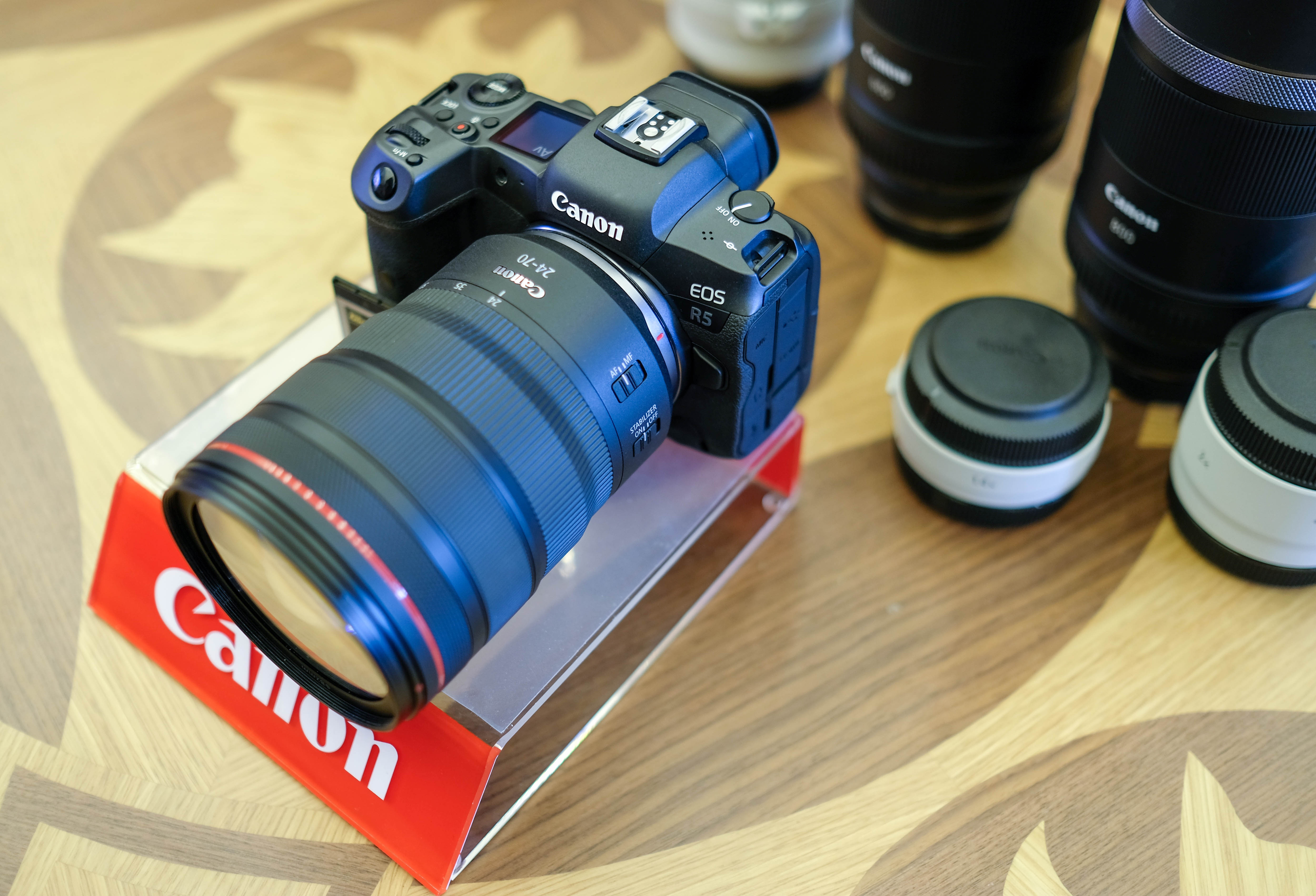 trai nghiem Canon EOS R5 anh 1