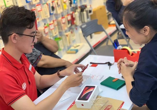 Loat iPhone 11 giam tien trieu tai Viet Nam, don duong cho iPhone 12 hinh anh