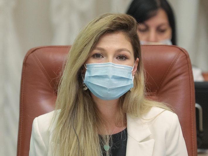 My ro tin gia thanh kim loai trong khau trang la 'ang-ten 5G' hinh anh