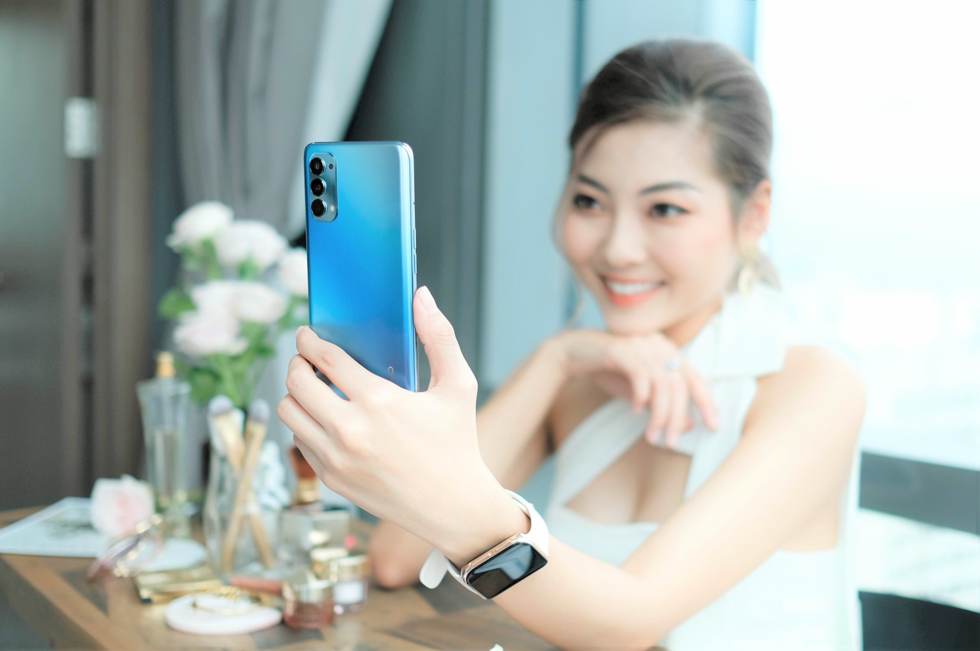 Mo hop Oppo Reno4 - thiet ke moi, camera selfie kep, gia duoi 10 trieu hinh anh