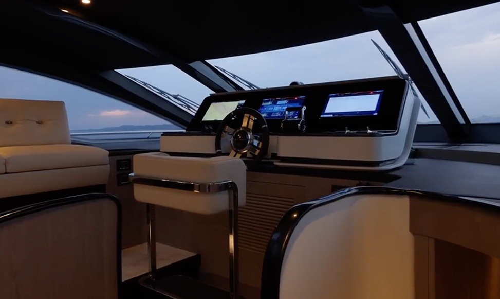 Ben trong du thuyen cua Ronaldo anh 3