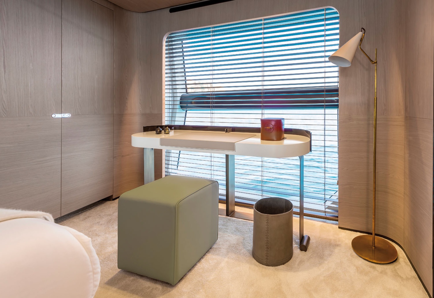 Ben trong du thuyen cua Ronaldo anh 10