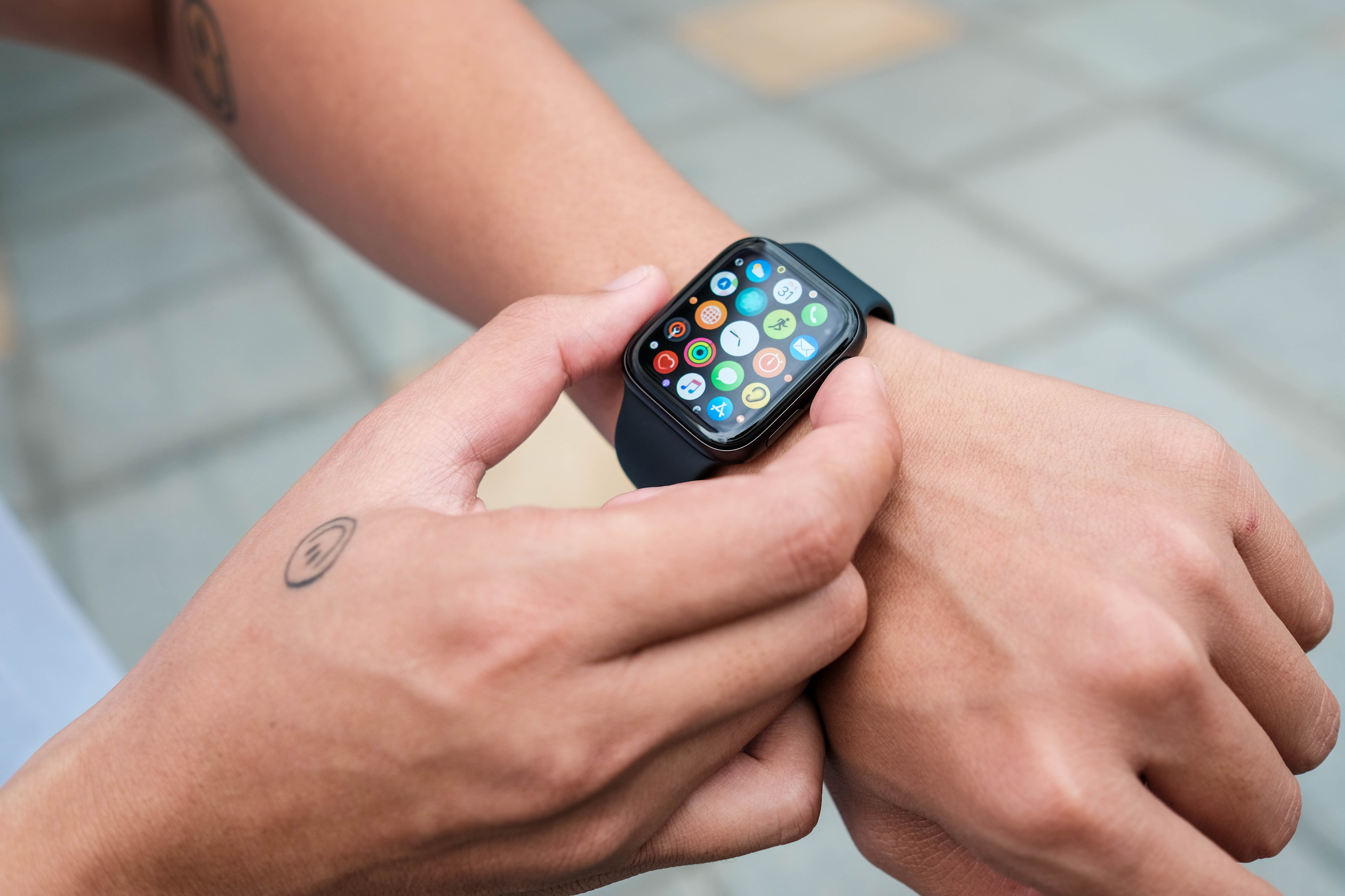 So sanh Apple Watch voi Oppo Watch anh 5