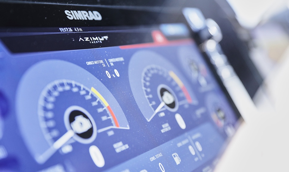 Ben trong du thuyen cua Ronaldo anh 4