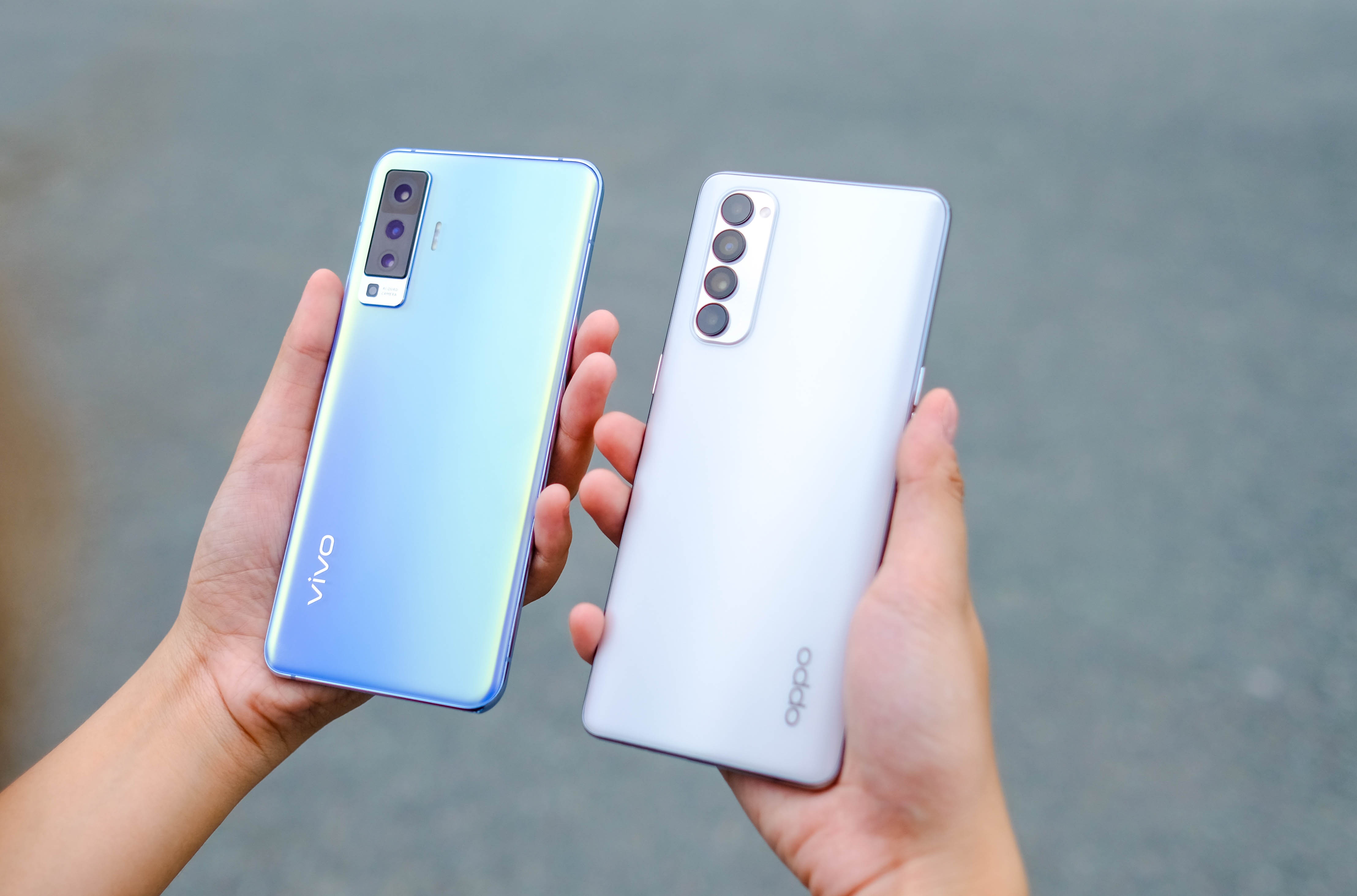Oppo Reno4 Pro doi dau Vivo X50 hinh anh