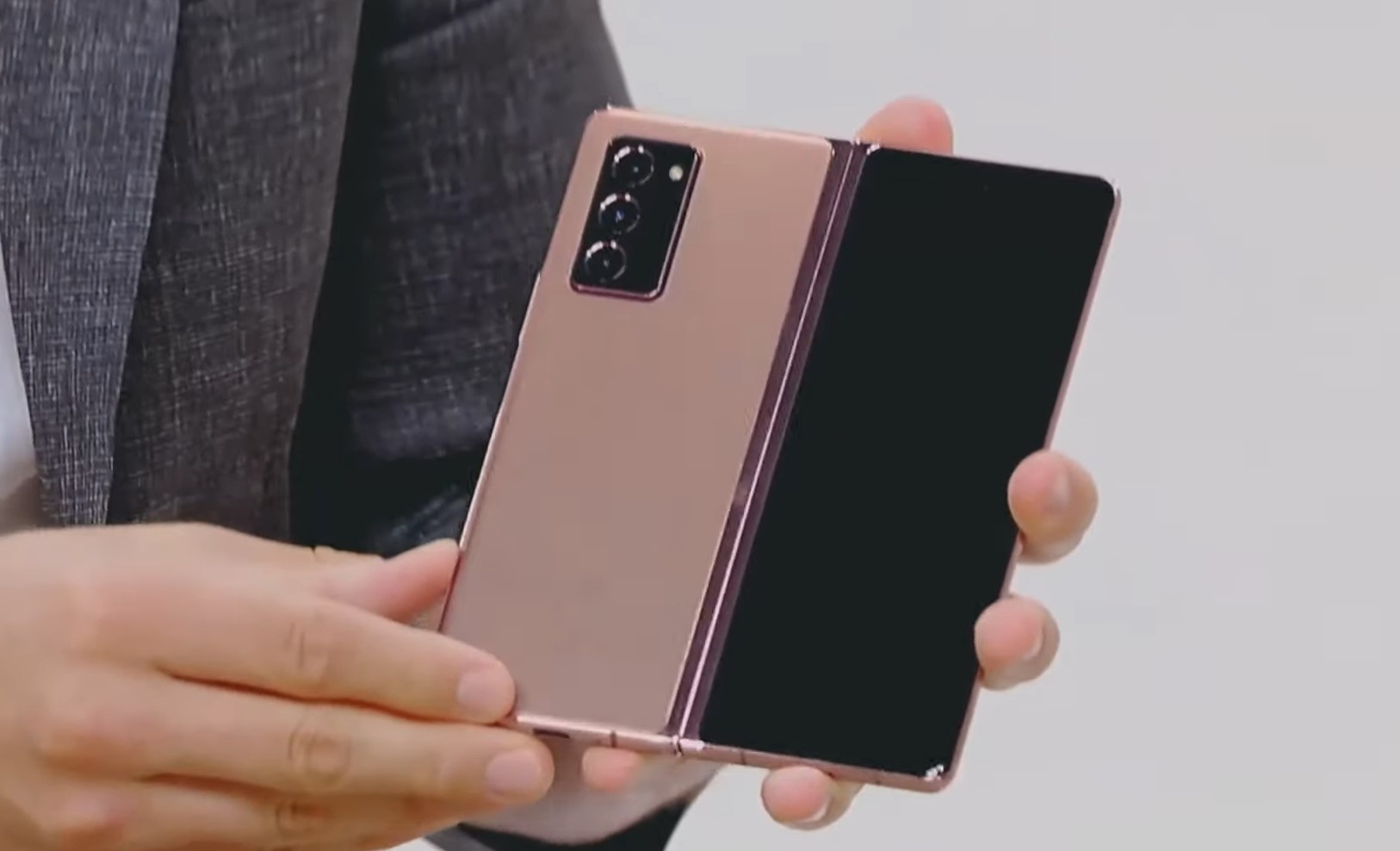 trai nghiem Galaxy Z Fold2 anh 11