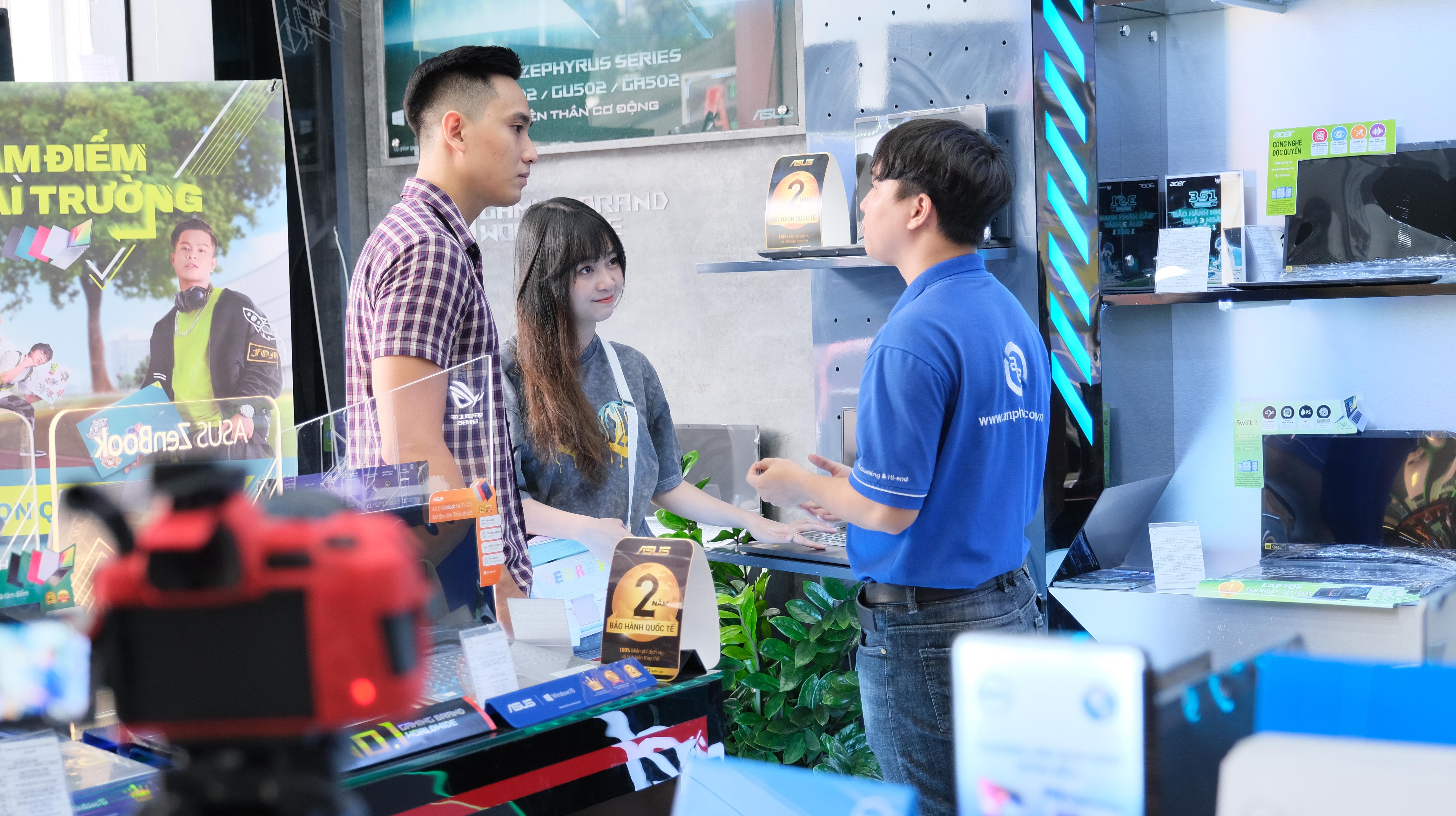 Mot ngay lam viec cua nu streamer anh 11