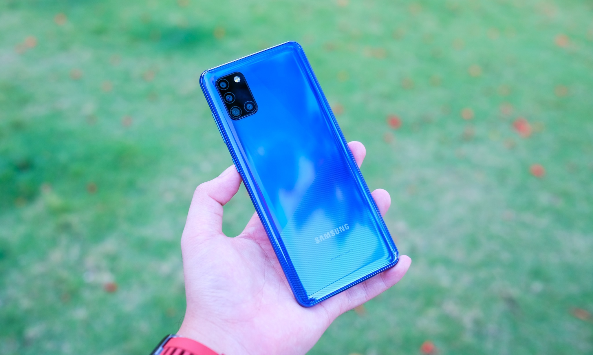 Smartphone dang mua gia 5 trieu dong anh 1