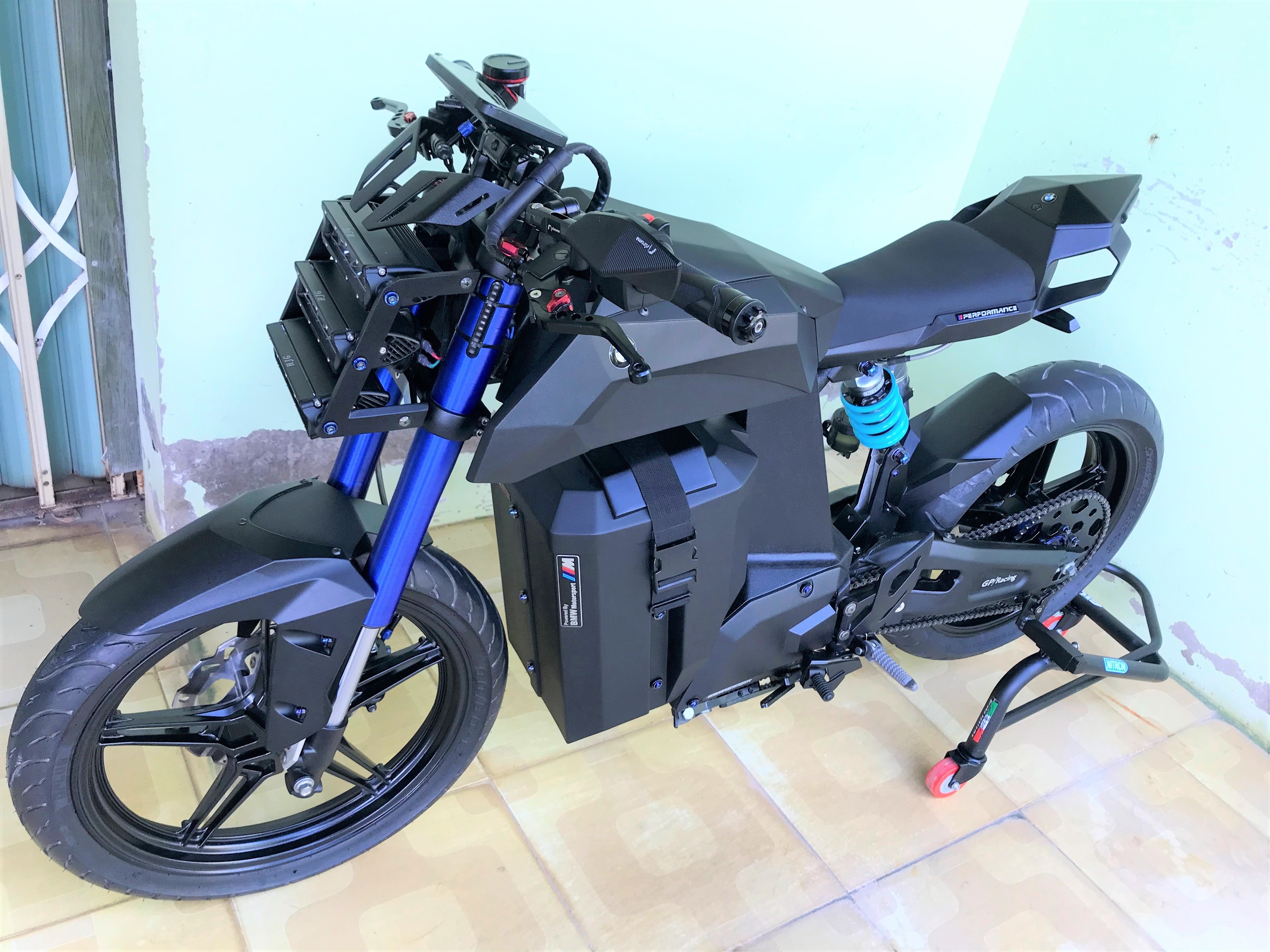 Xe dien cua sinh vien Tra Vinh hinh anh