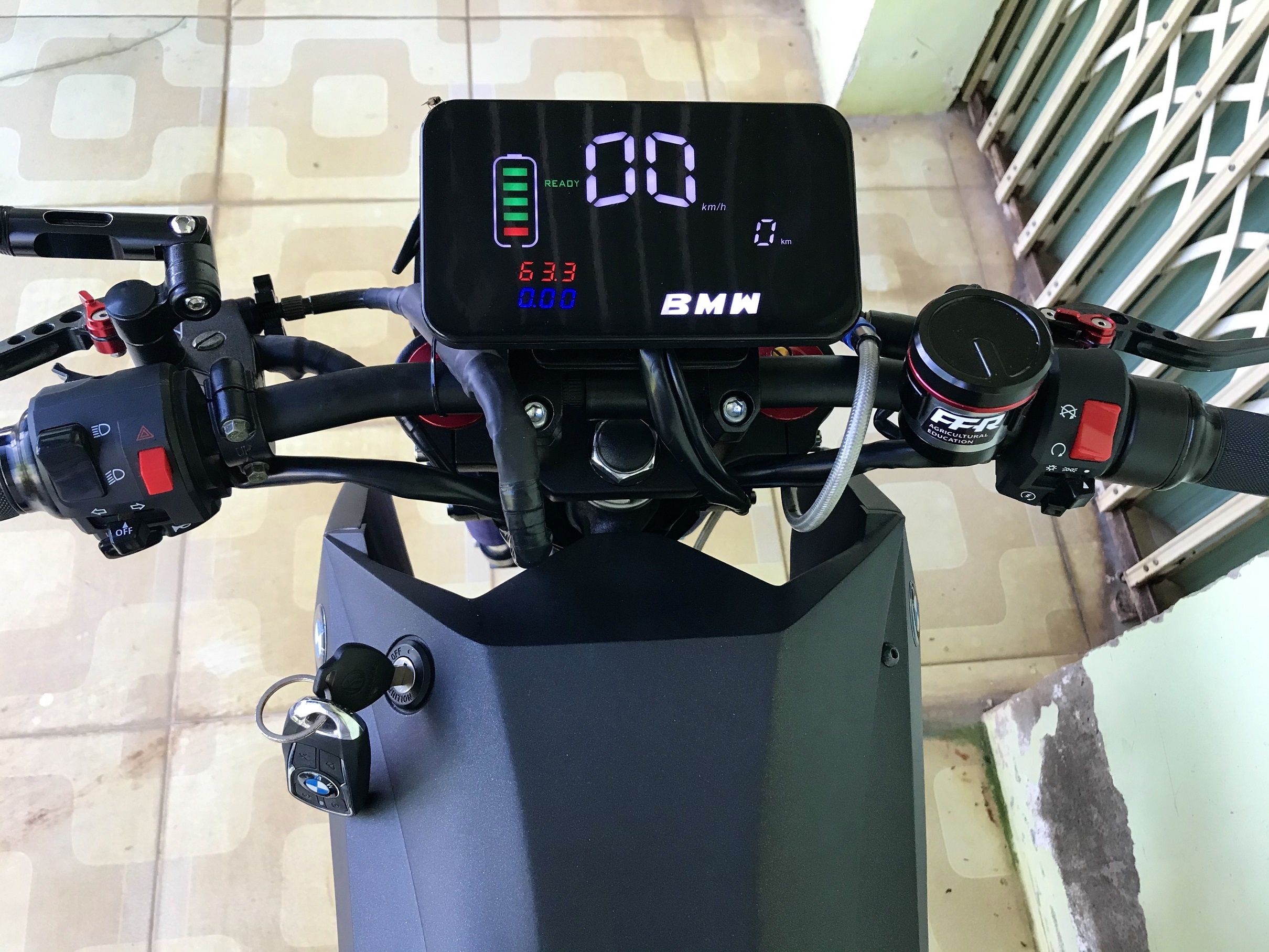 Che xe dien tu ban ve BMW HP Kunst anh 4