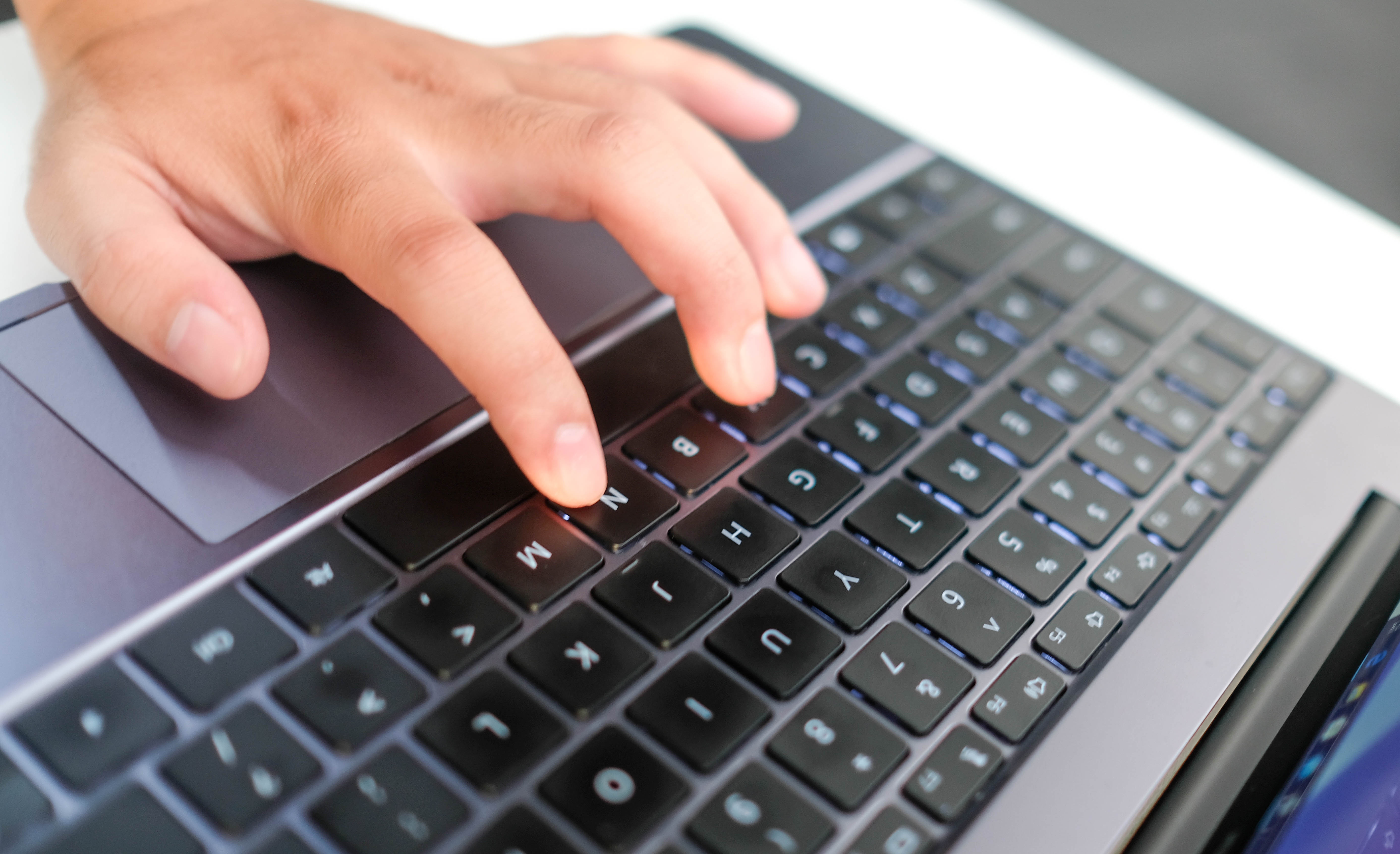 So sanh Huawei Matebook 13 voi Macbook Air anh 9