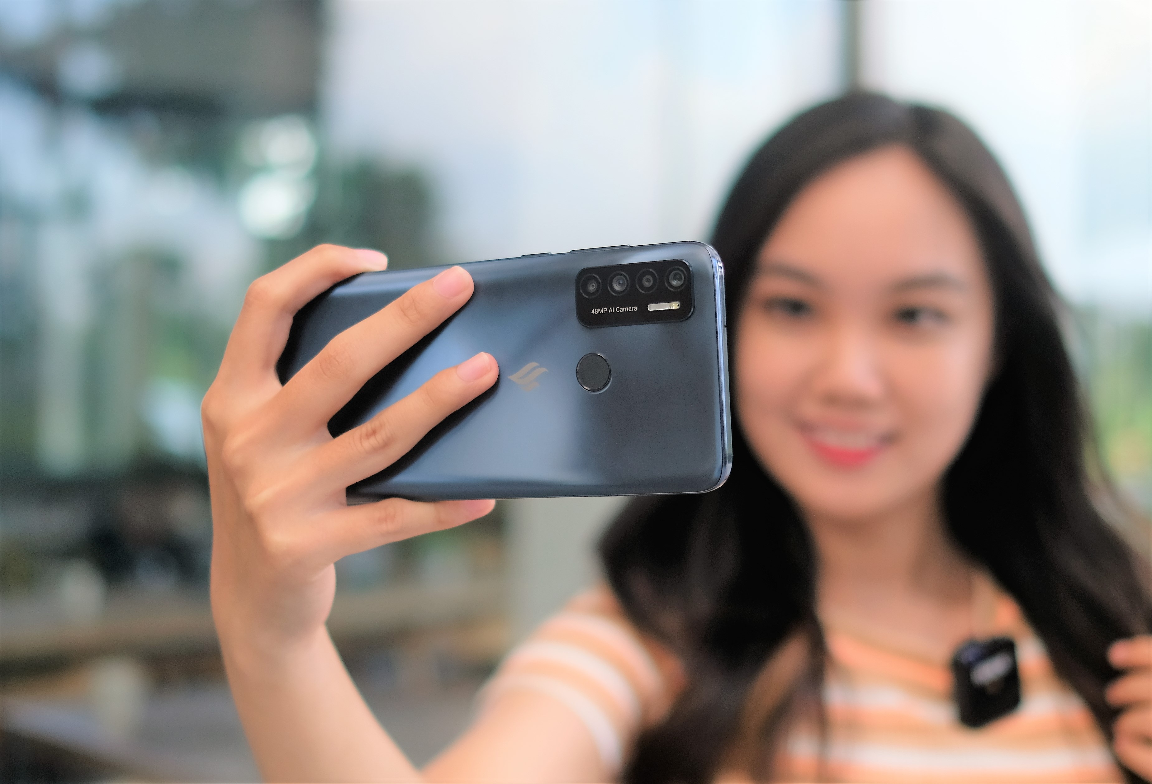 Danh gia Vsmart Live 4 - cau hinh on cho tam gia 4 trieu hinh anh