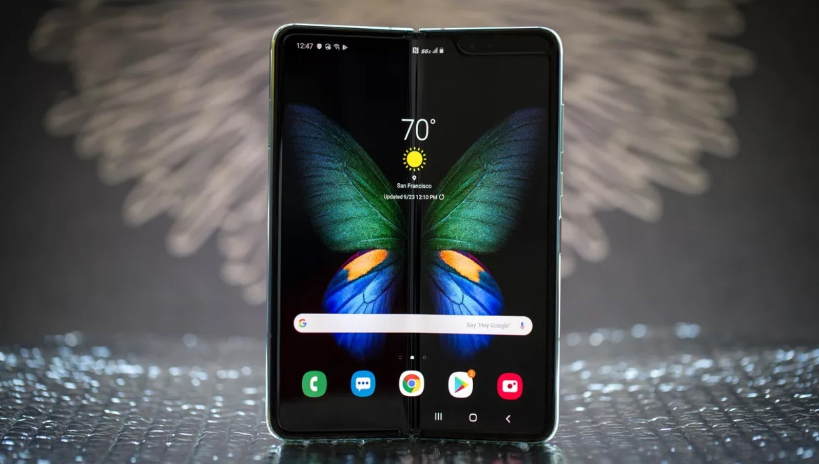 Galaxy Fold qua su dung co gia duoi 20 trieu dong tai Viet Nam hinh anh