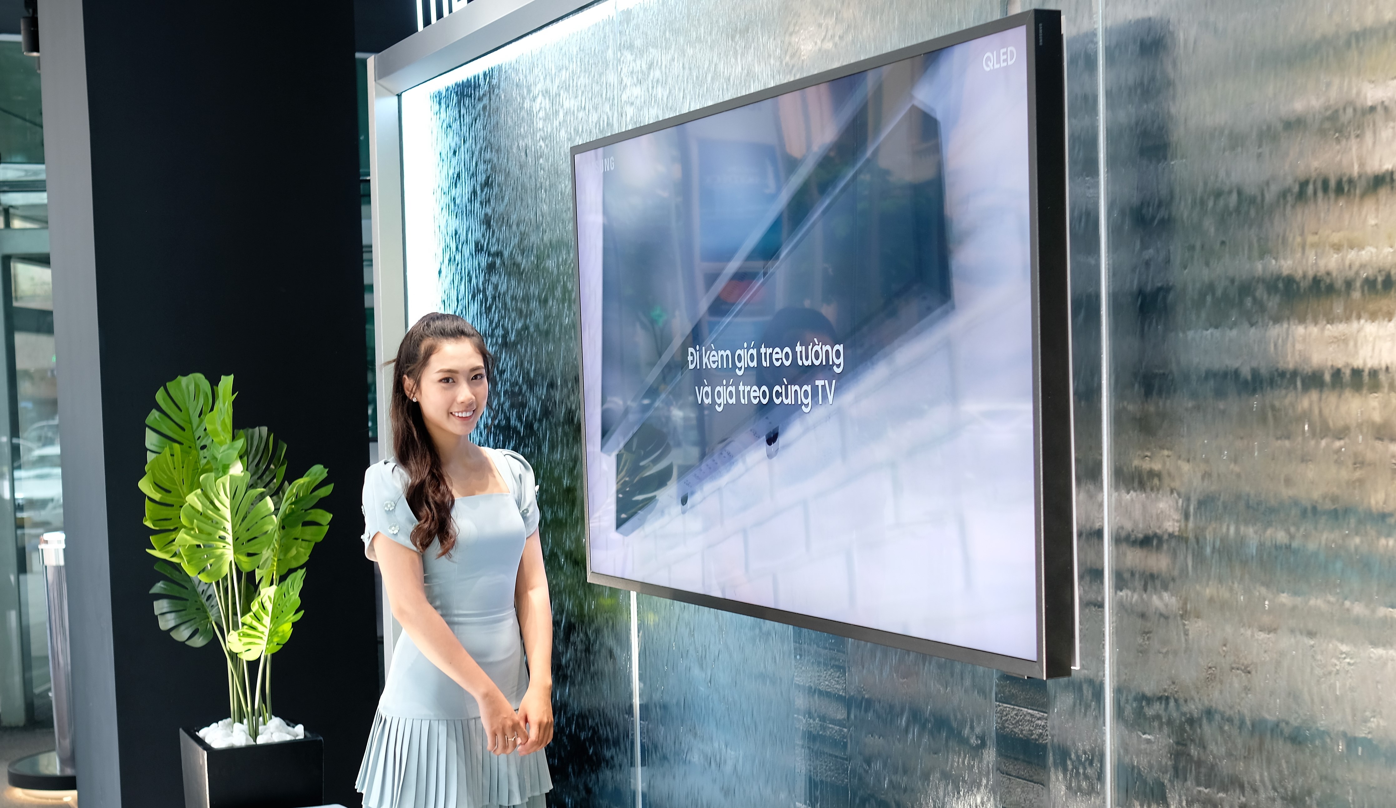 TV ngoai troi gia tram trieu cua Samsung ve Viet Nam hinh anh