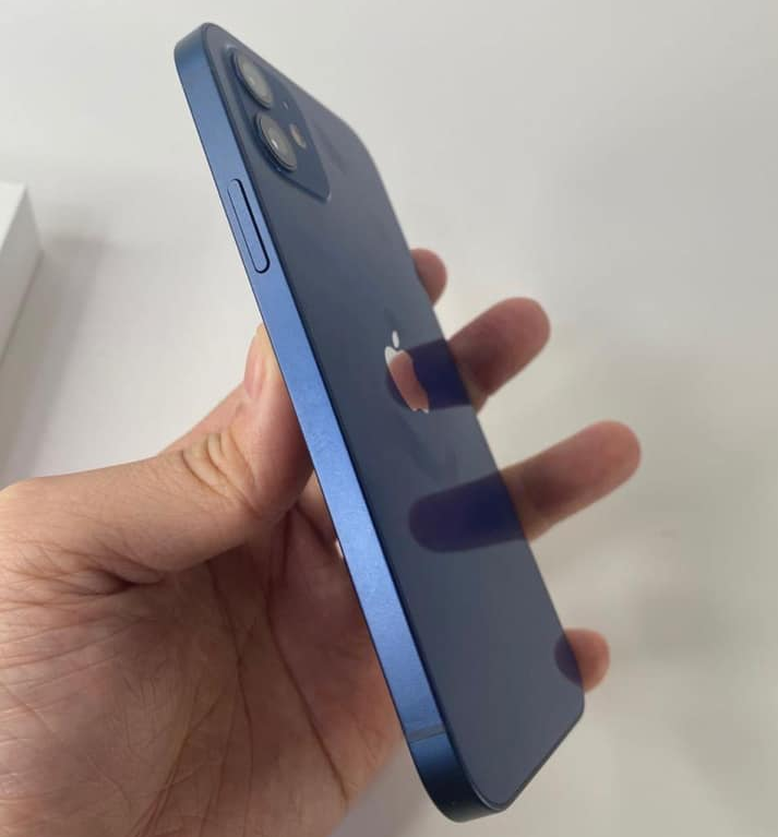 Can canh iPhone 12 anh 2