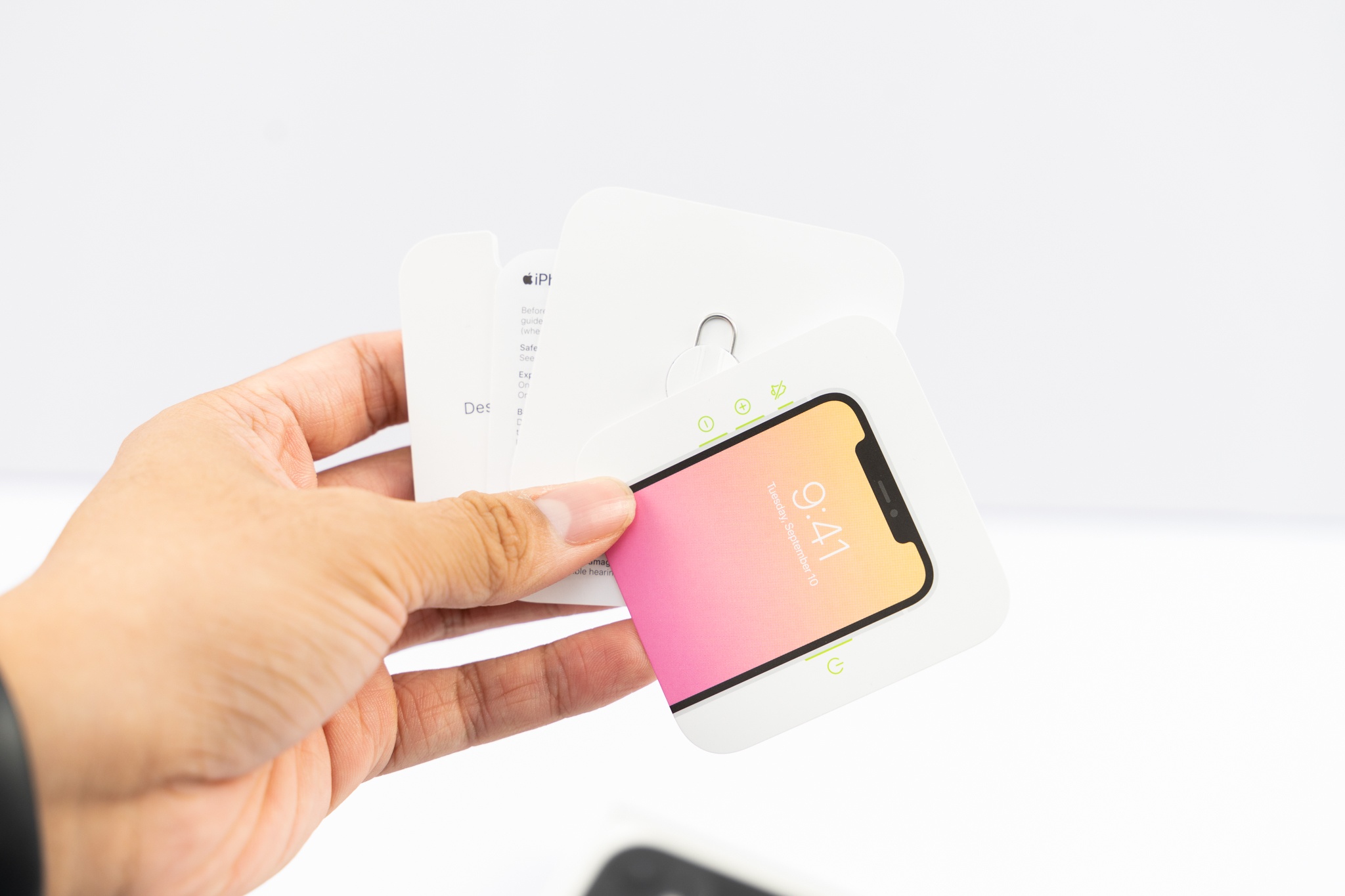 Hop iPhone 11 moi anh 4