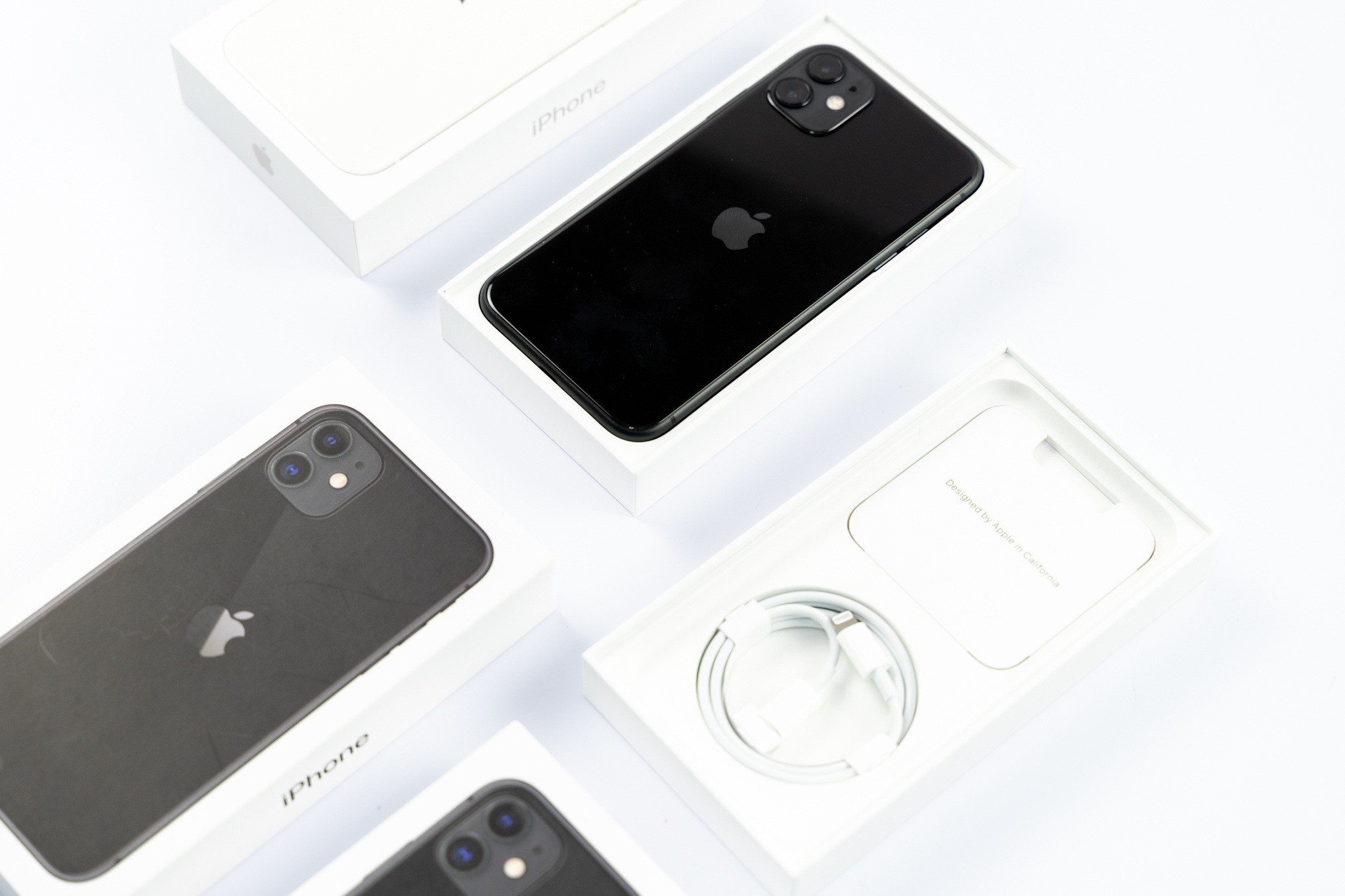 iPhone 11 hop moi anh 1