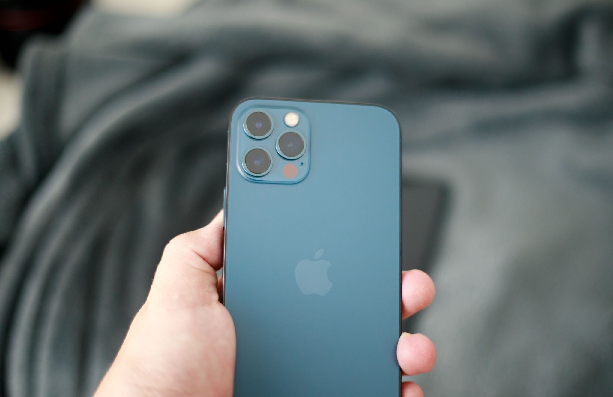 Mo hop iPhone 12 Pro hinh anh