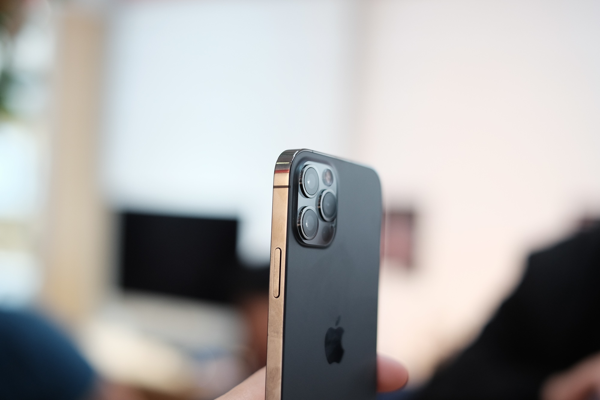 iPhone 12 Pro ve Viet Nam anh 3