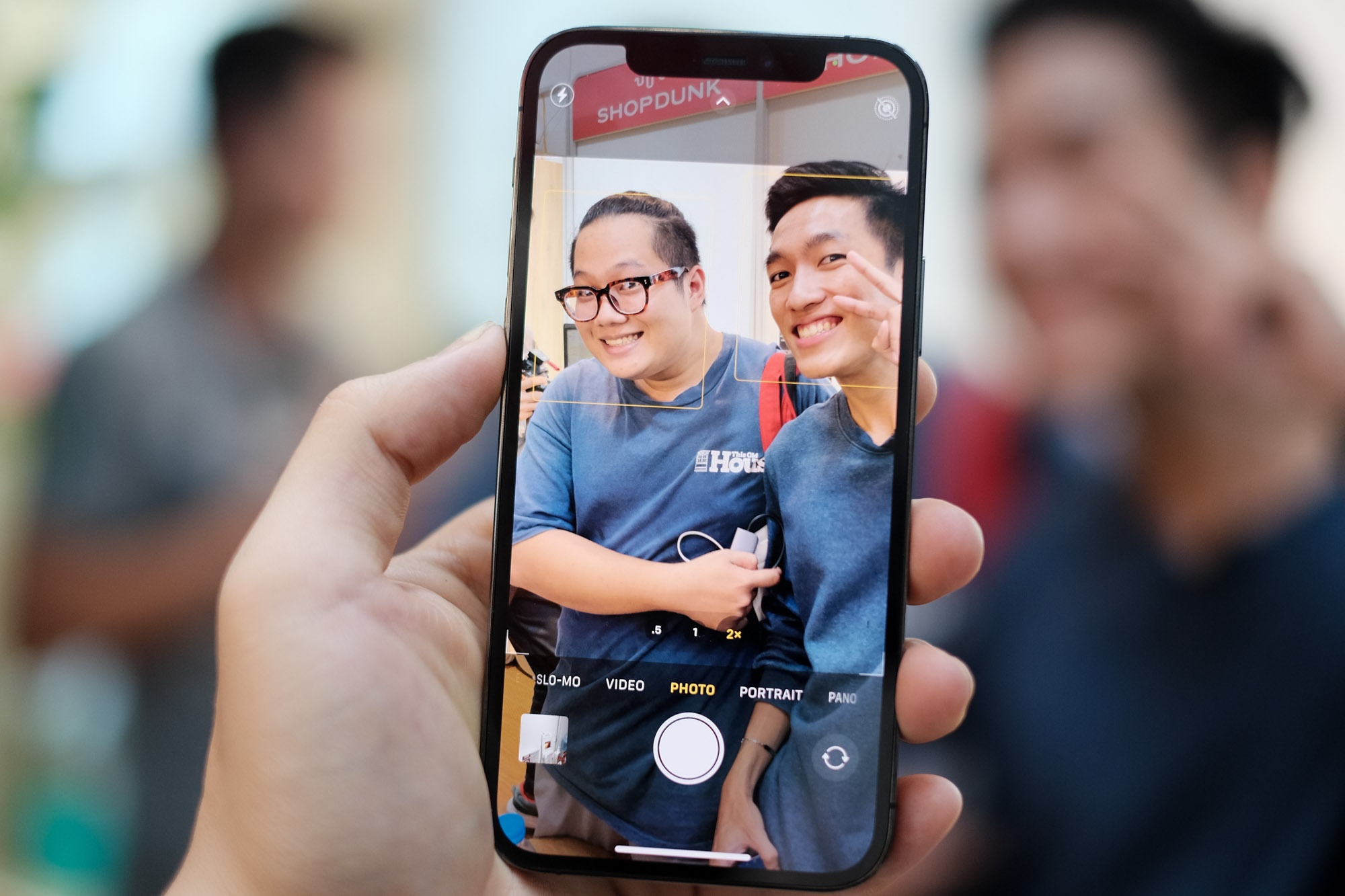 iPhone 12 Pro ve Viet Nam anh 6