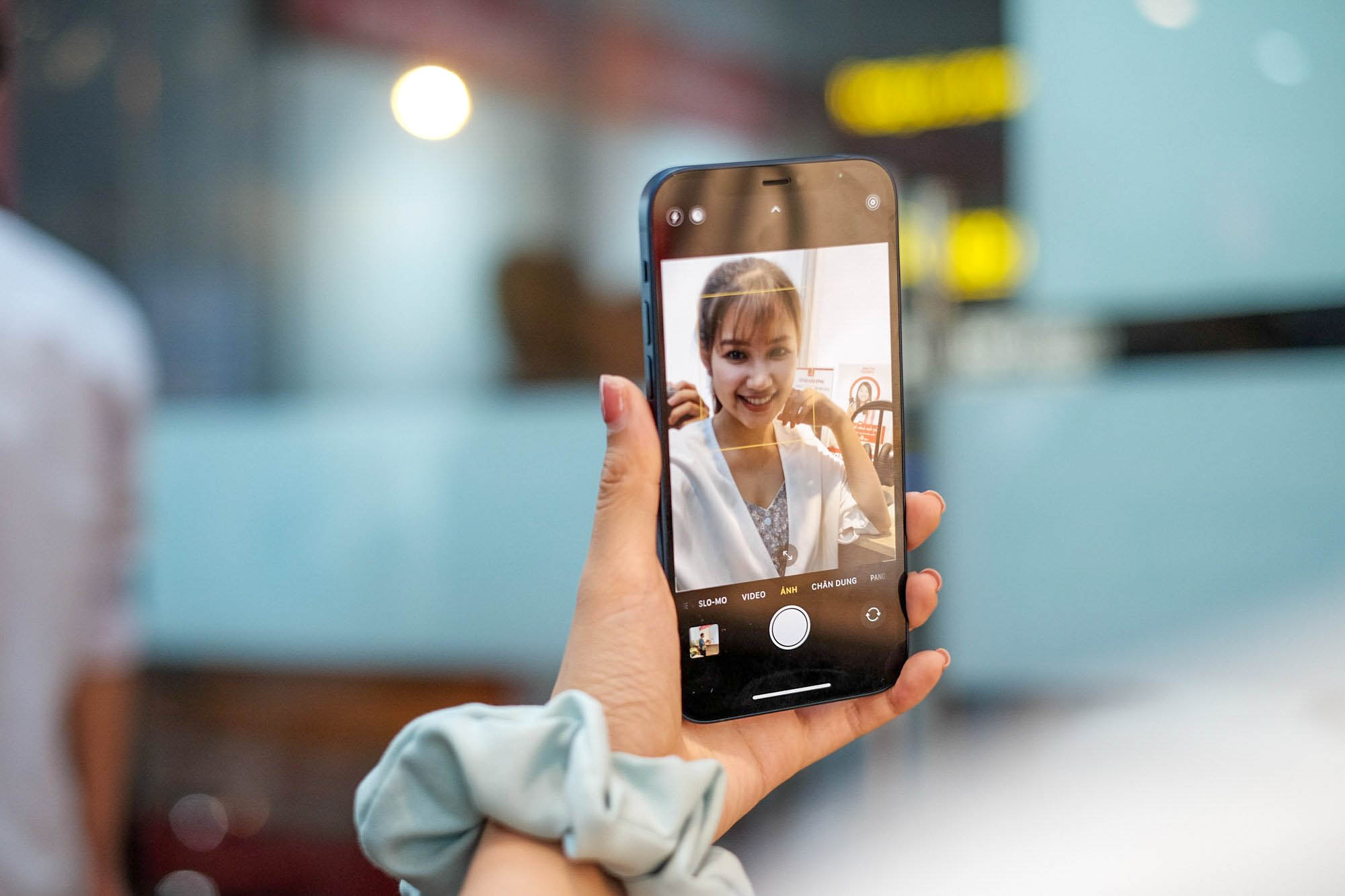 So sanh iPhone 11 voi iPhone 12 anh 6