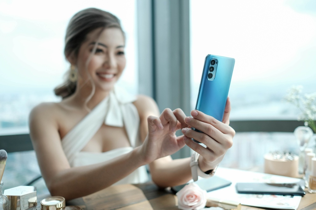 iPhone 12 xanh duong anh 6