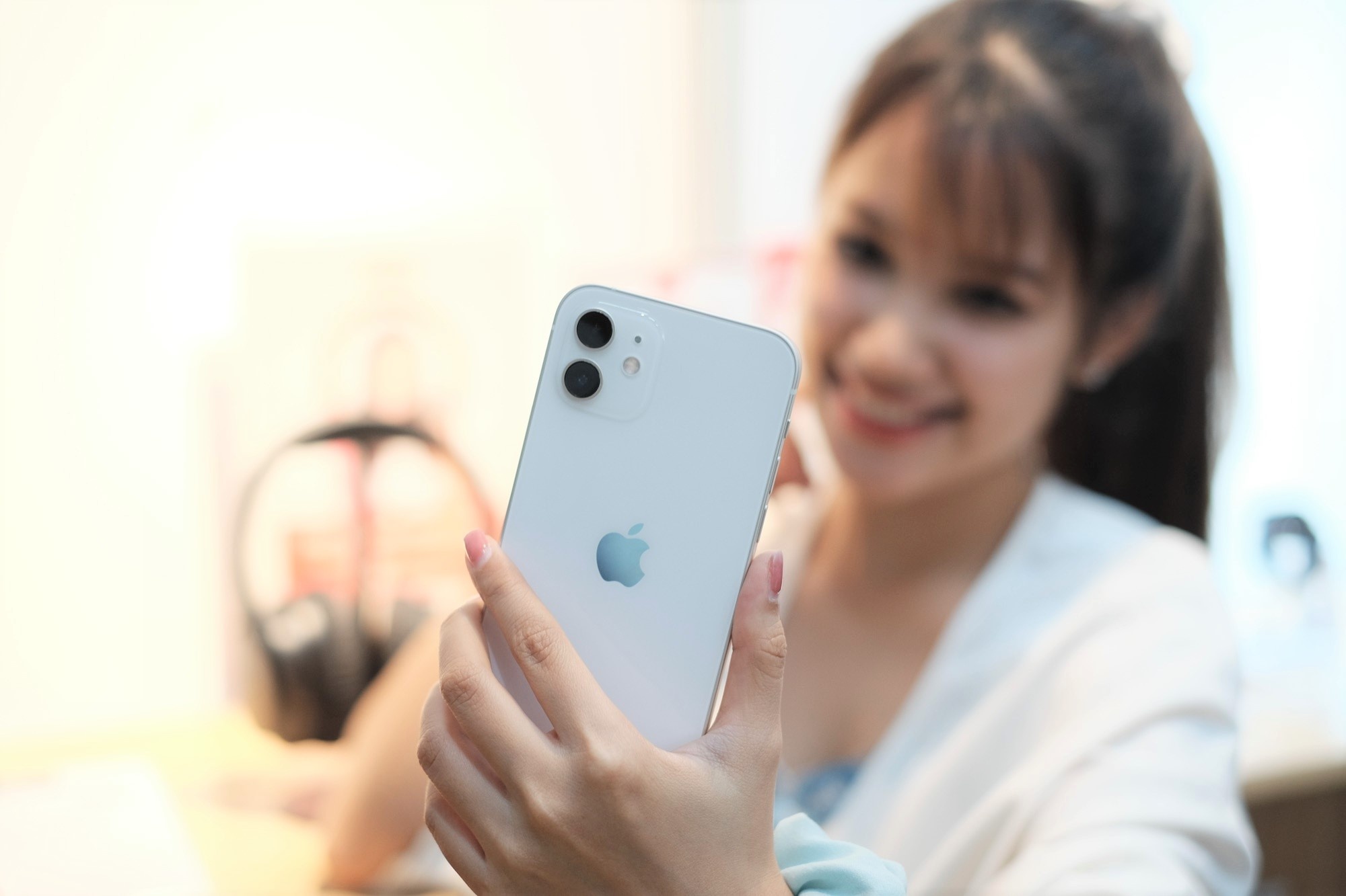 iPhone 12 xach tay giam gia anh 1